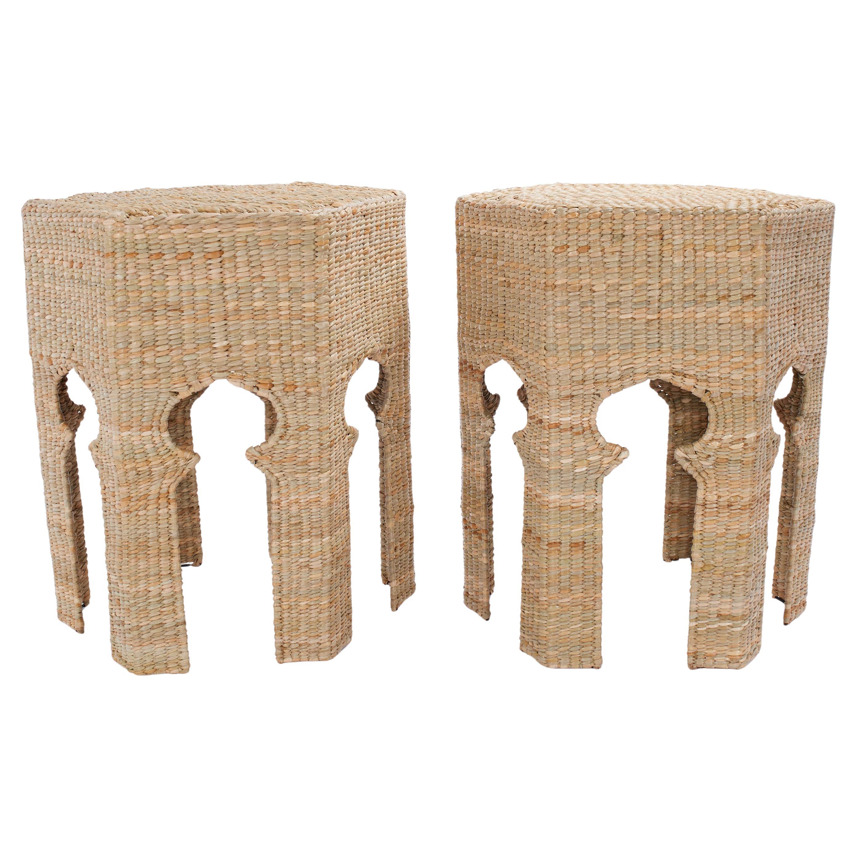 Paire de tables ou de supports en roseau tissé de style mauresque de la collection F S Flores