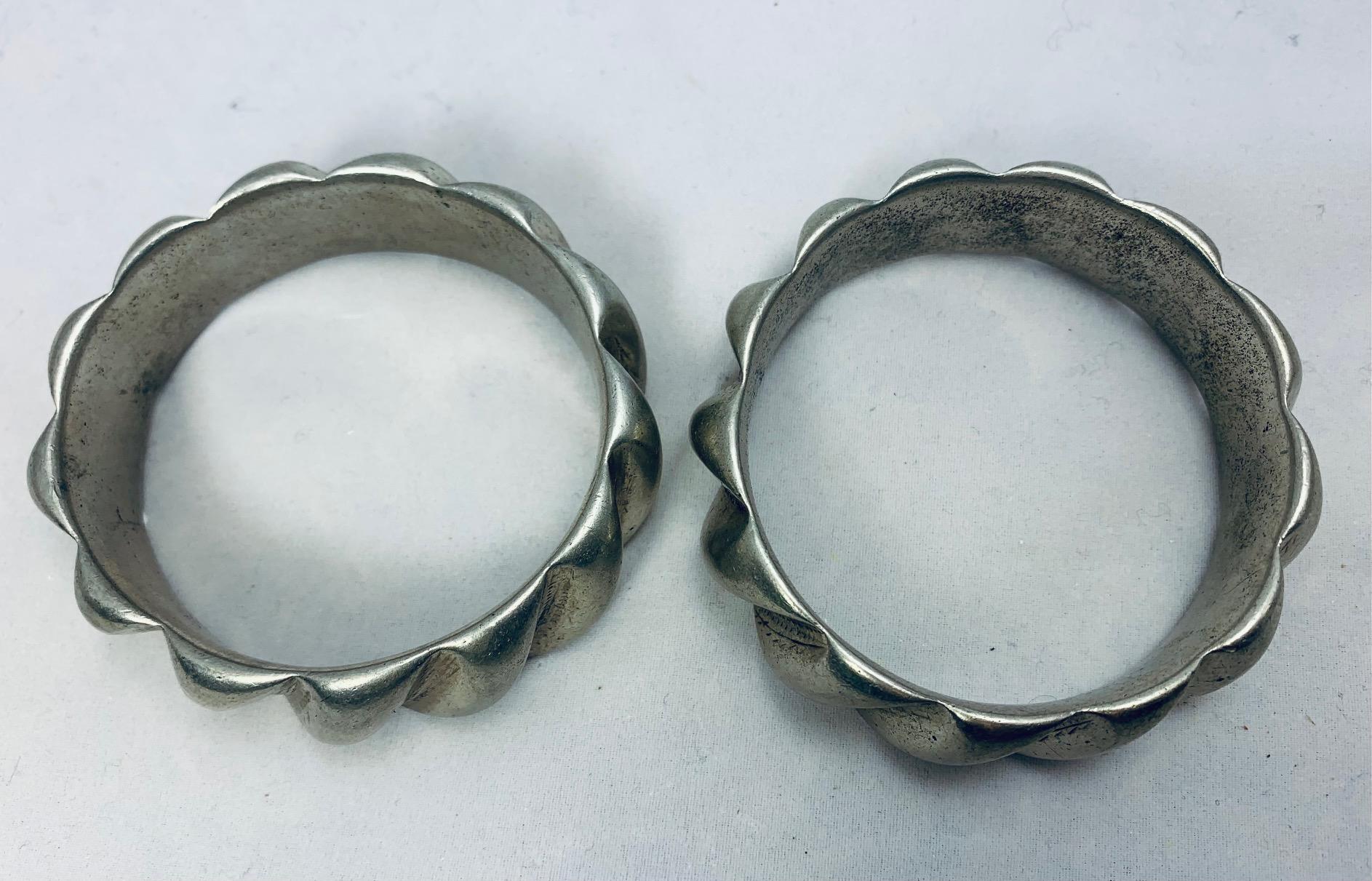 Coppia di bracciali berberi marocchini in argento In condizioni buone in vendita a Point Richmond, CA