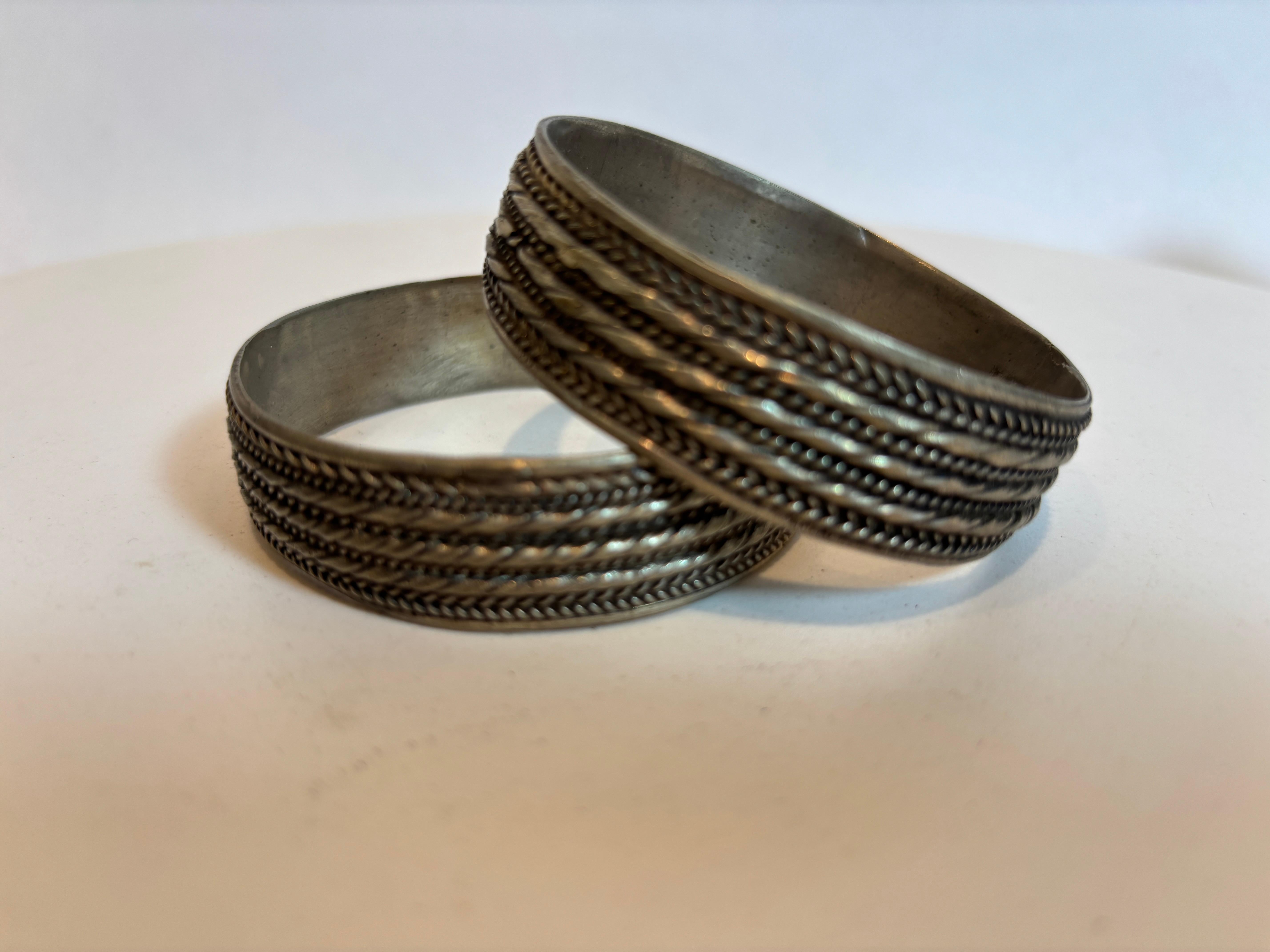 Paar marokkanische Berberstamm-Armbänder im Angebot 5