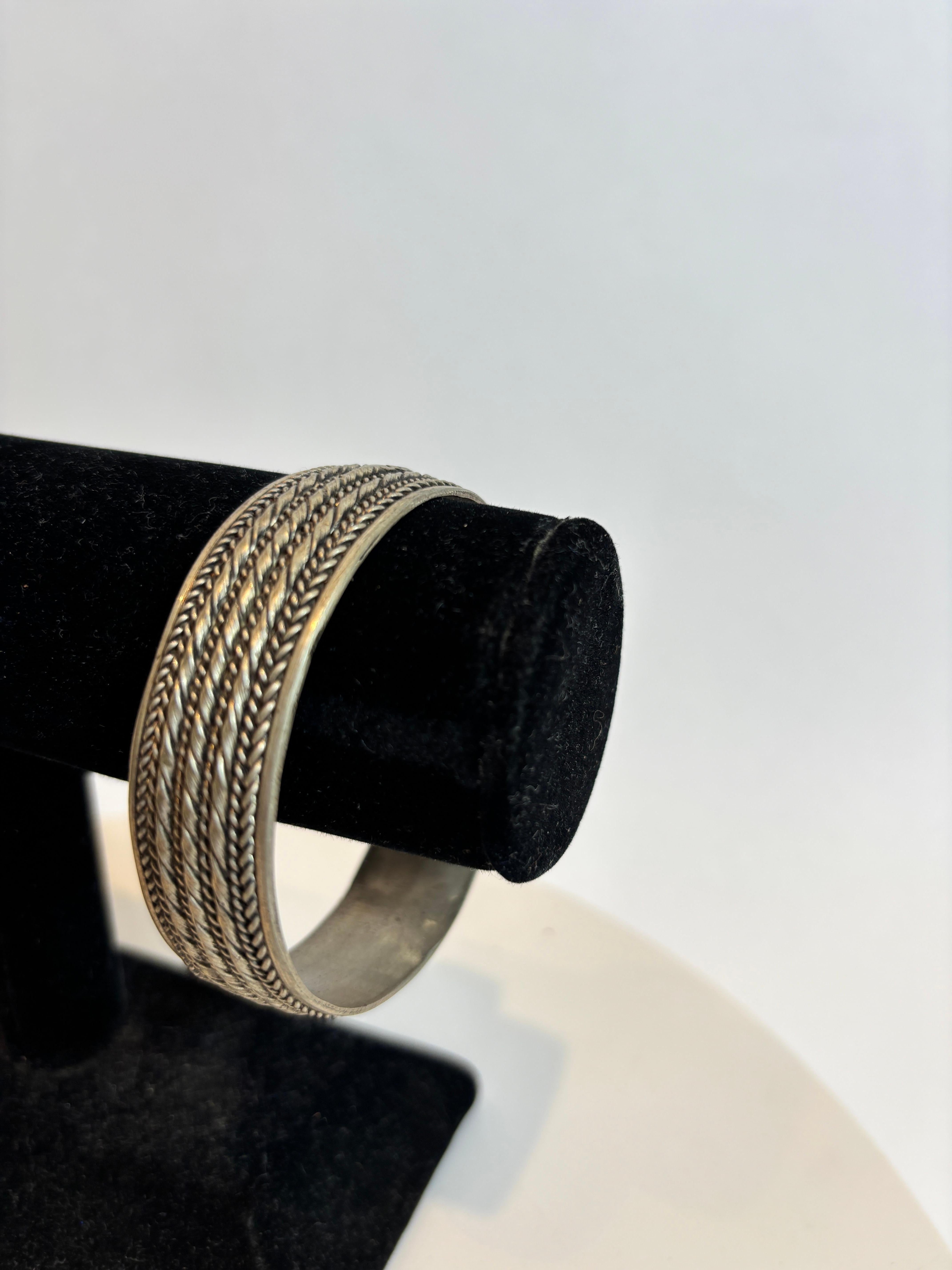 Paar marokkanische Berberstamm-Armbänder im Zustand „Gut“ im Angebot in Moreno Valley, CA
