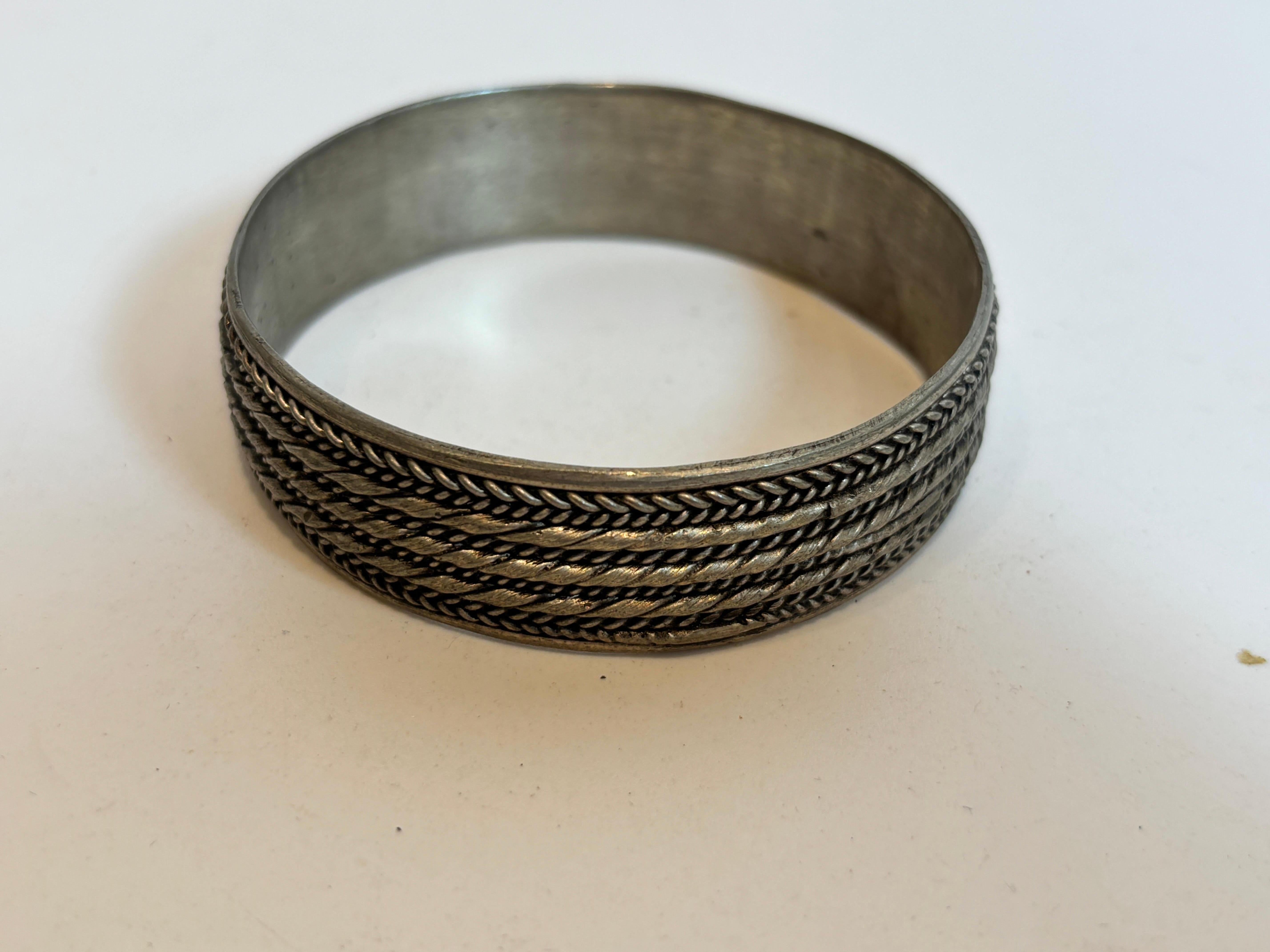 Paar marokkanische Berberstamm-Armbänder für Damen oder Herren im Angebot
