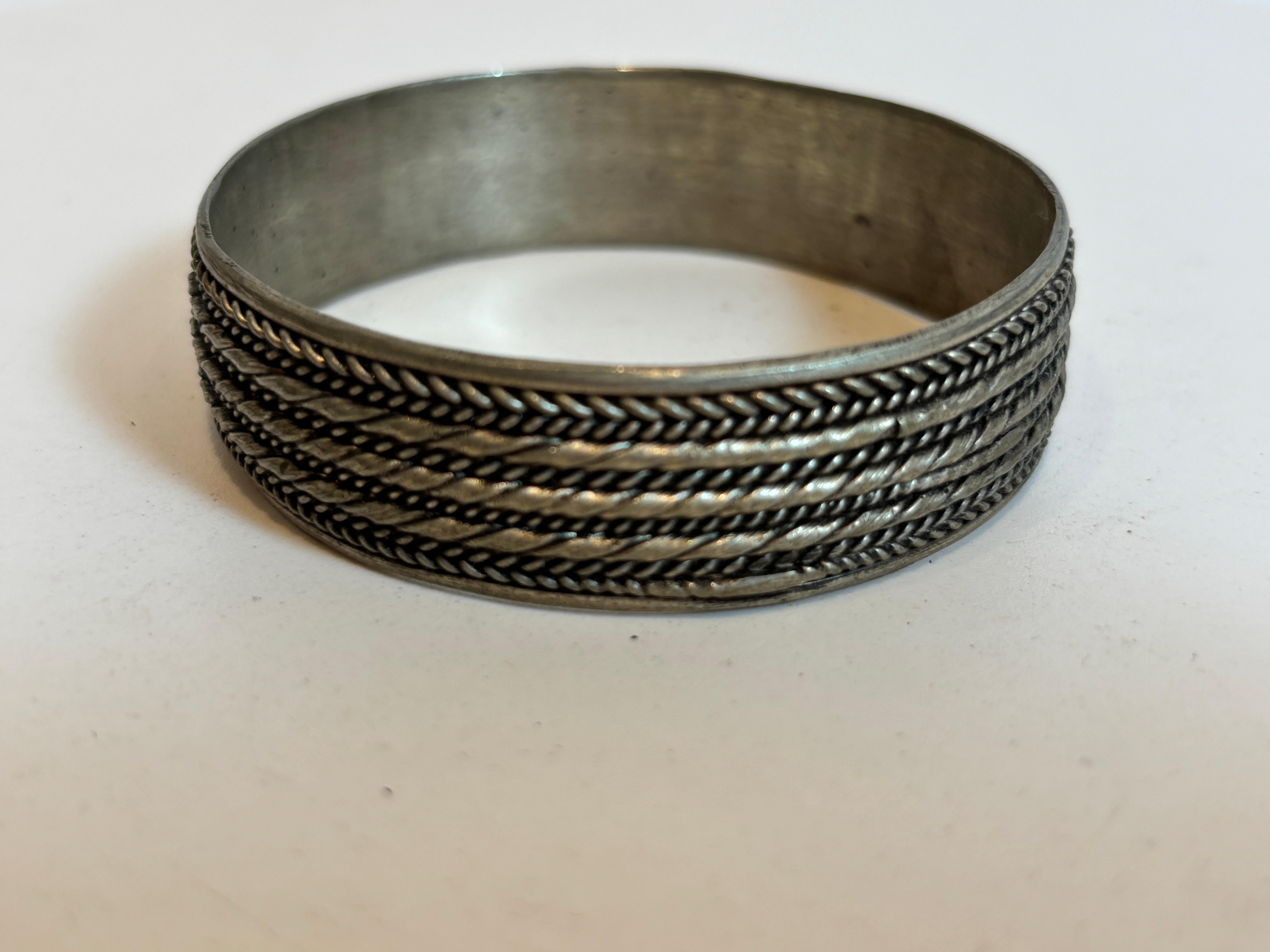 Paar marokkanische Berberstamm-Armbänder im Angebot 1