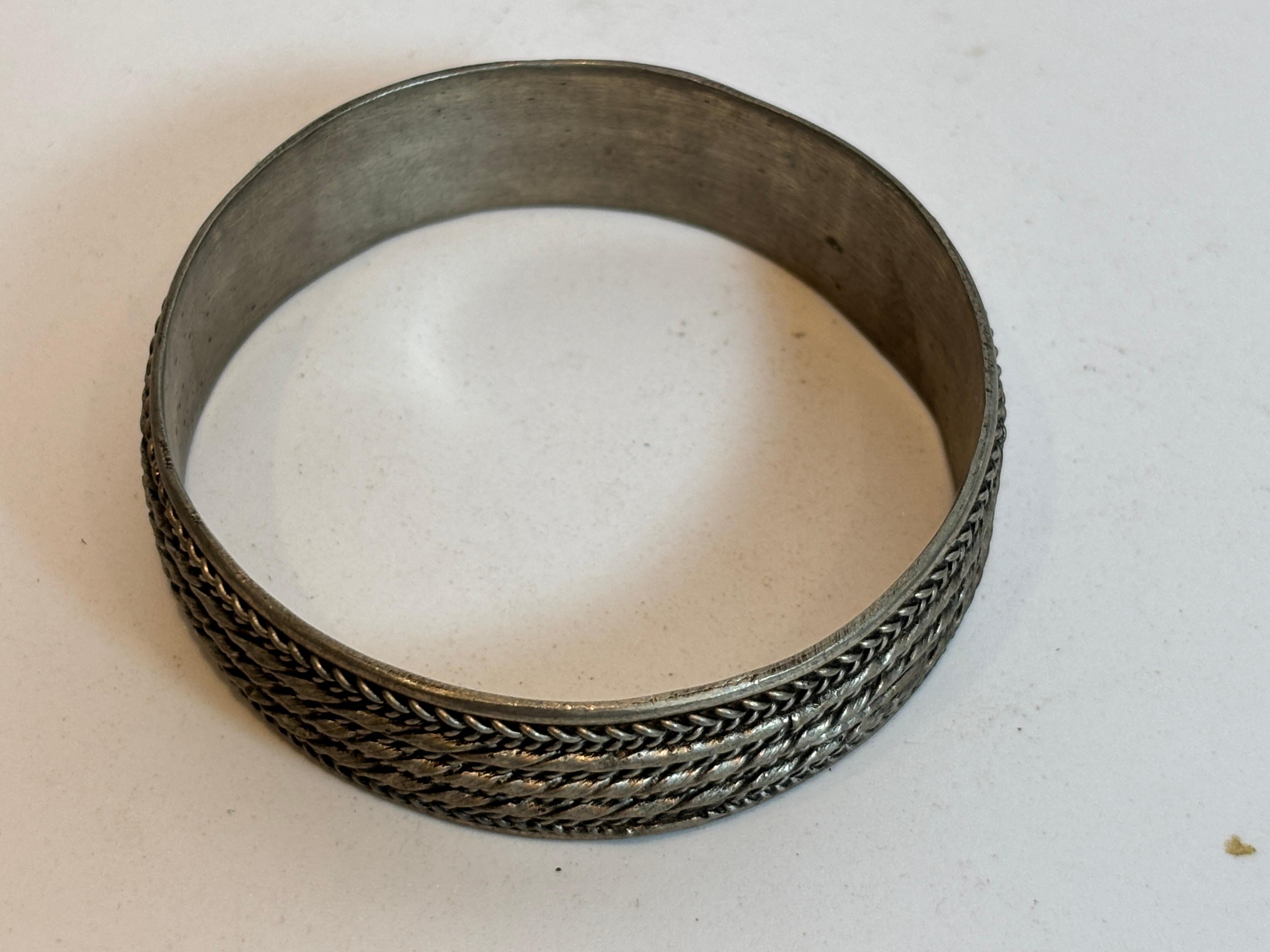 Paar marokkanische Berberstamm-Armbänder im Angebot 2