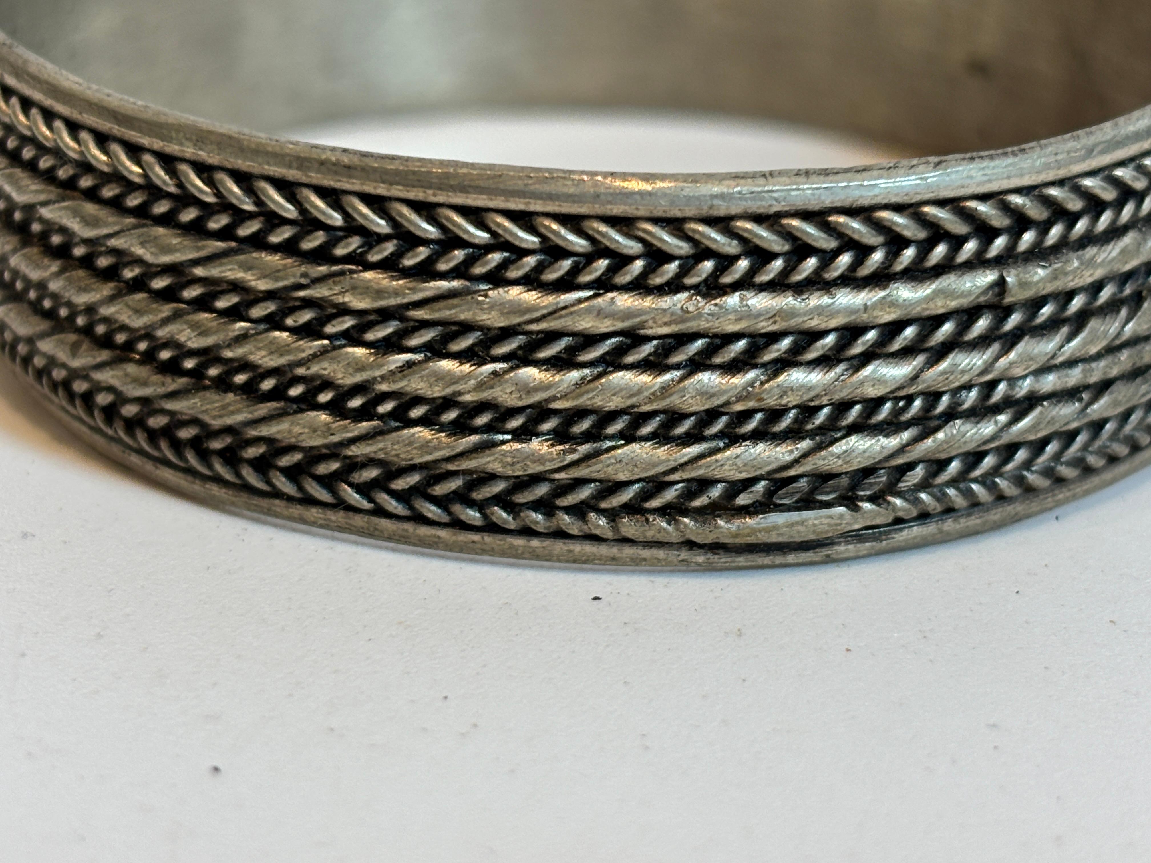 Paar marokkanische Berberstamm-Armbänder im Angebot 4