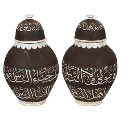 Marokkanische Keramikurnen mit arabischem Kalligraphie-Design, Paar