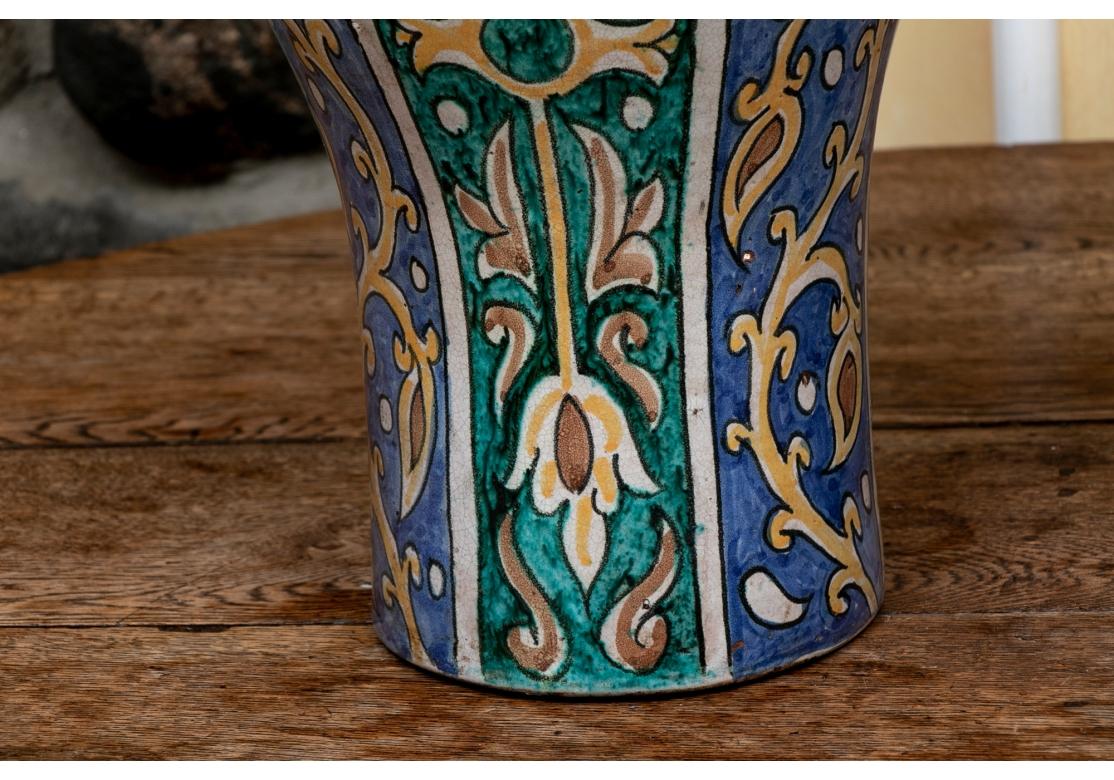 Paire de jarres à couvercle en poterie décorée émaillée marocaine en vente 3