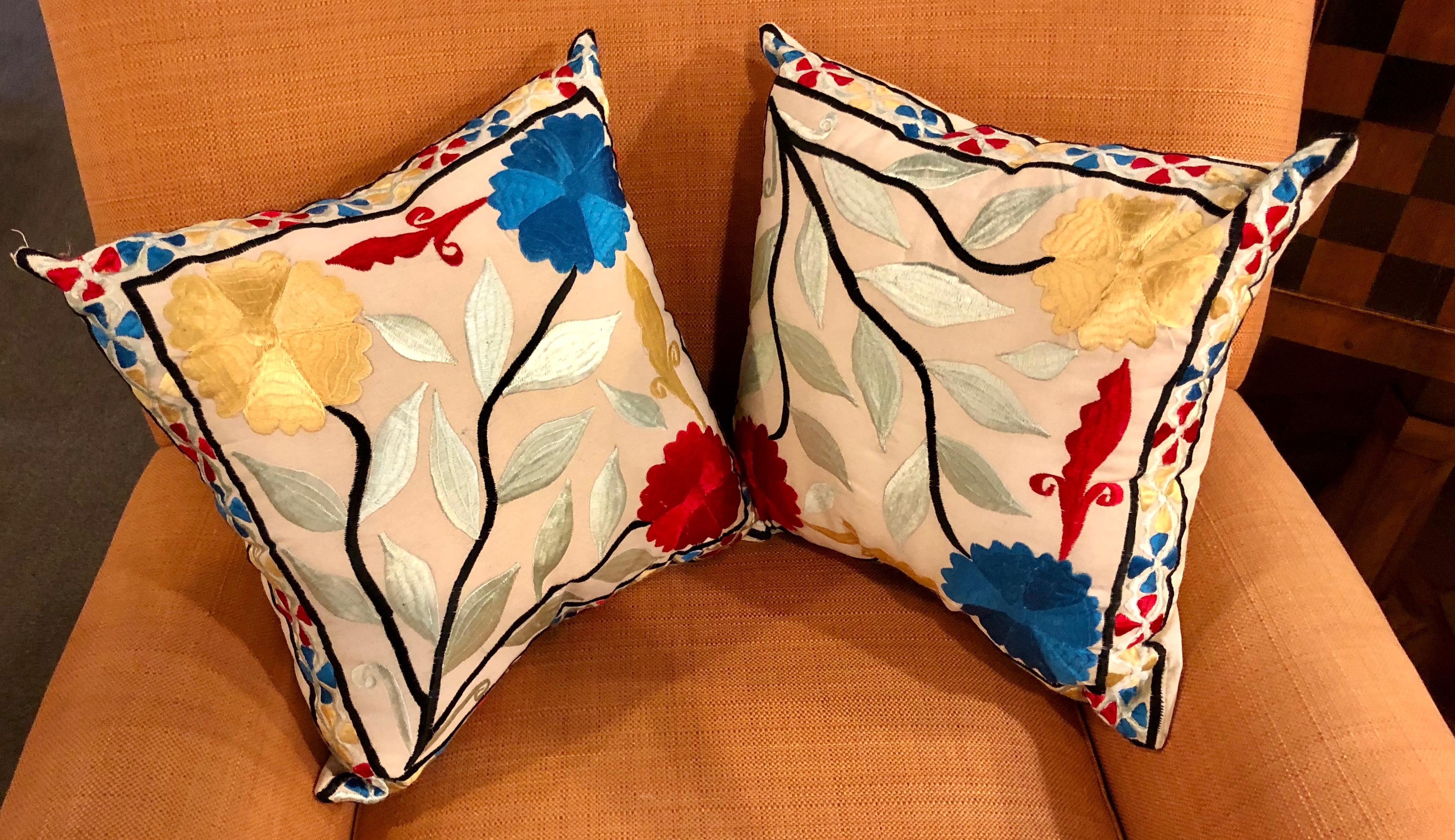 Pair of Moroccan Handmade Embroidered Pillows In Good Condition In Plainview, NY