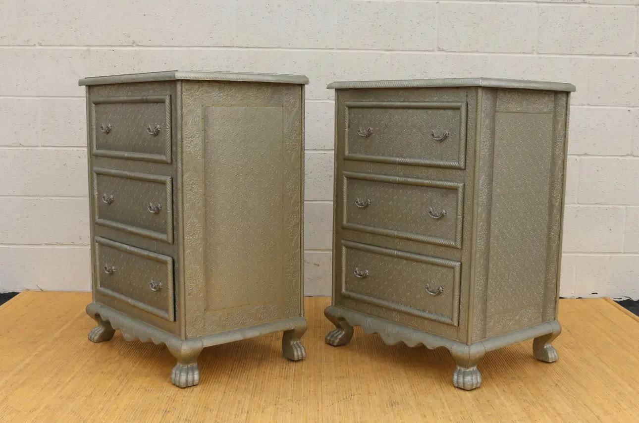 Beautiful pair of Moroccan Style chests of drawers made of metal embossed, crafted with good quality. Definitely a great wood and metalworking. These rectangular cabinets are sits on paw feet. As you can see they have three drawers and they come out