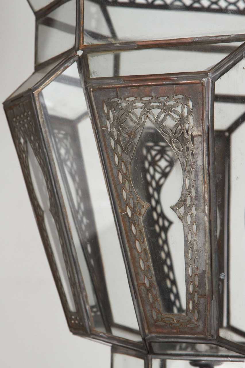 Pareja de lámparas colgantes marroquíes vintage de cristal morisco Tallado a mano en venta