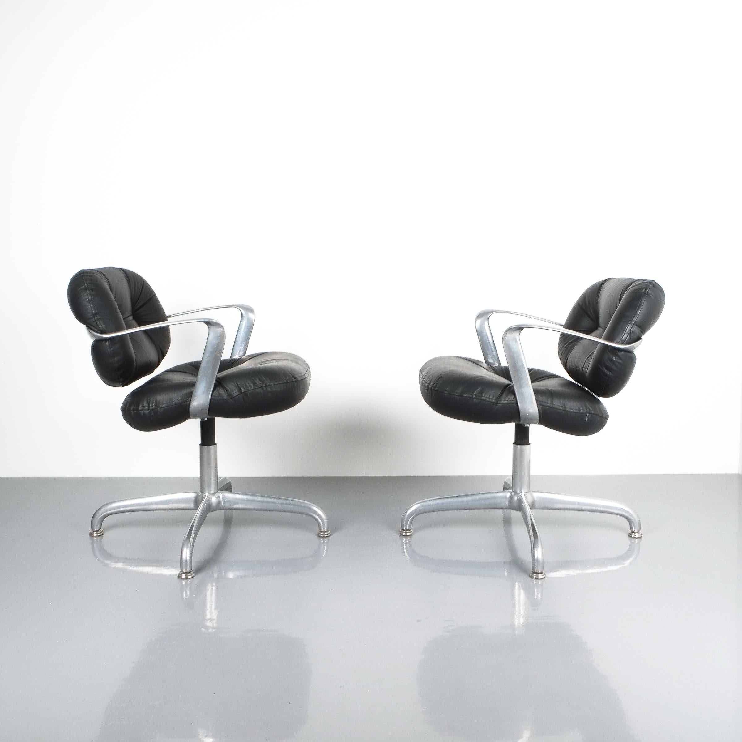 Pair of Morrison and Hannah Knoll office chair aluminium black leather, circa 1975 (Andrew Morrison and Bruce Hannah for Knoll) two (2) office chairs in black leather on a swivel base in aluminium. Both are in good vintage condition, no major flaws.