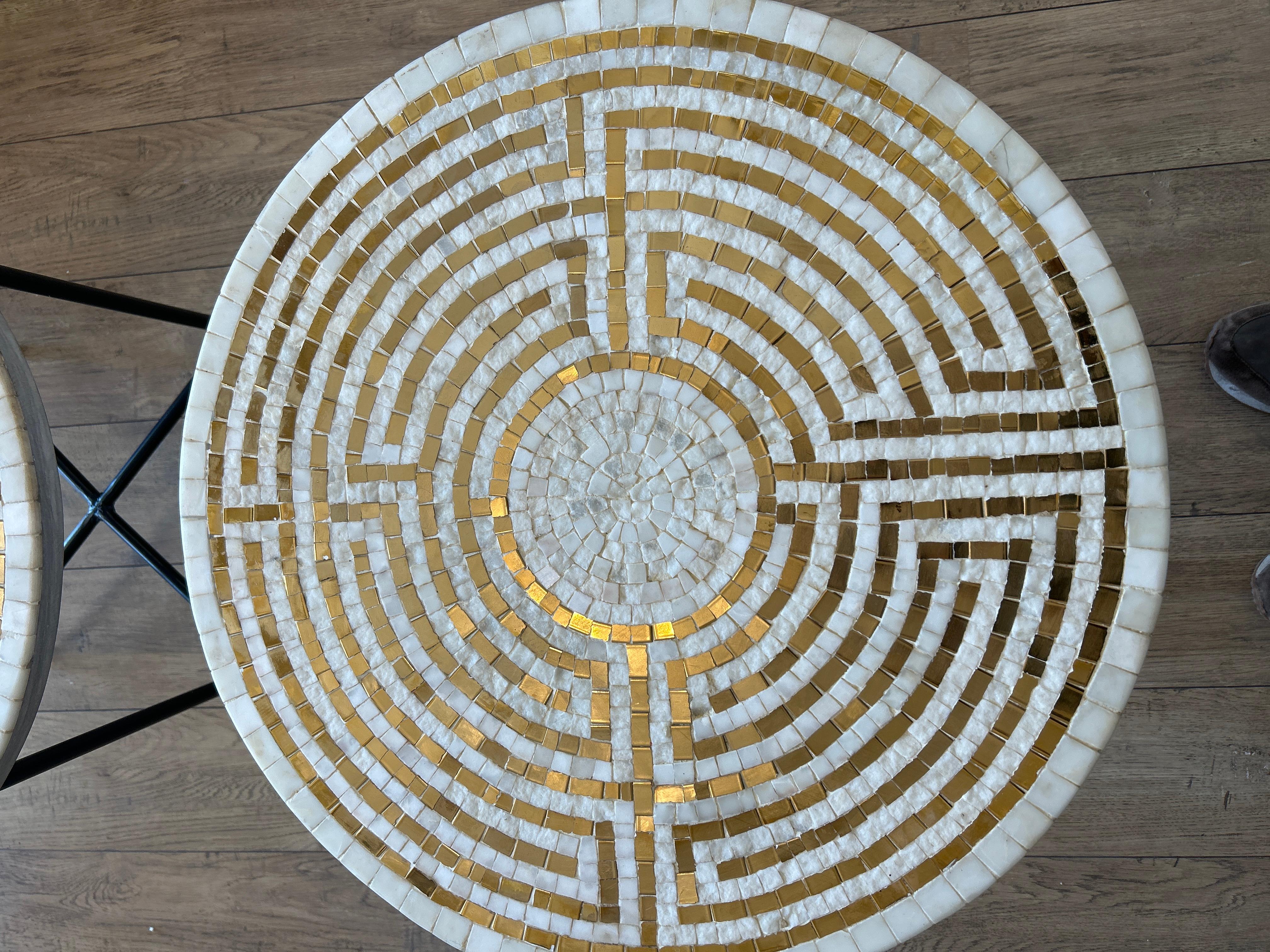 Pareja de mesas auxiliares de mosaico, S. XX en venta 6