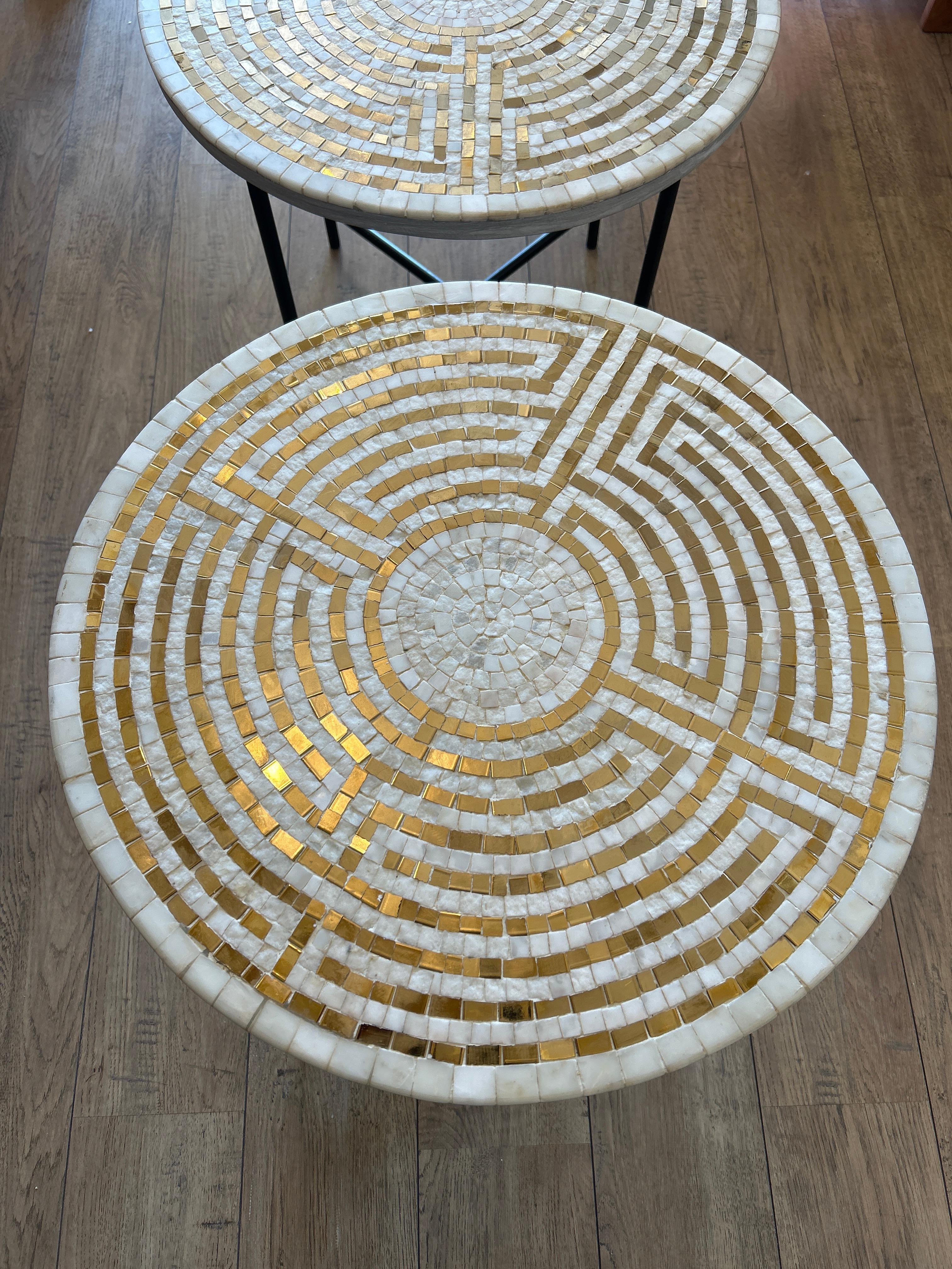 Pareja de mesas auxiliares de mosaico, S. XX Siglo XXI y contemporáneo en venta