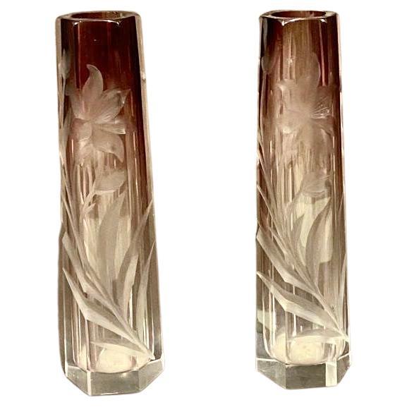 Pareja de jarrones Moser de vidrio calcográfico con amatista tallada a transparente, circa 1900 en venta 2