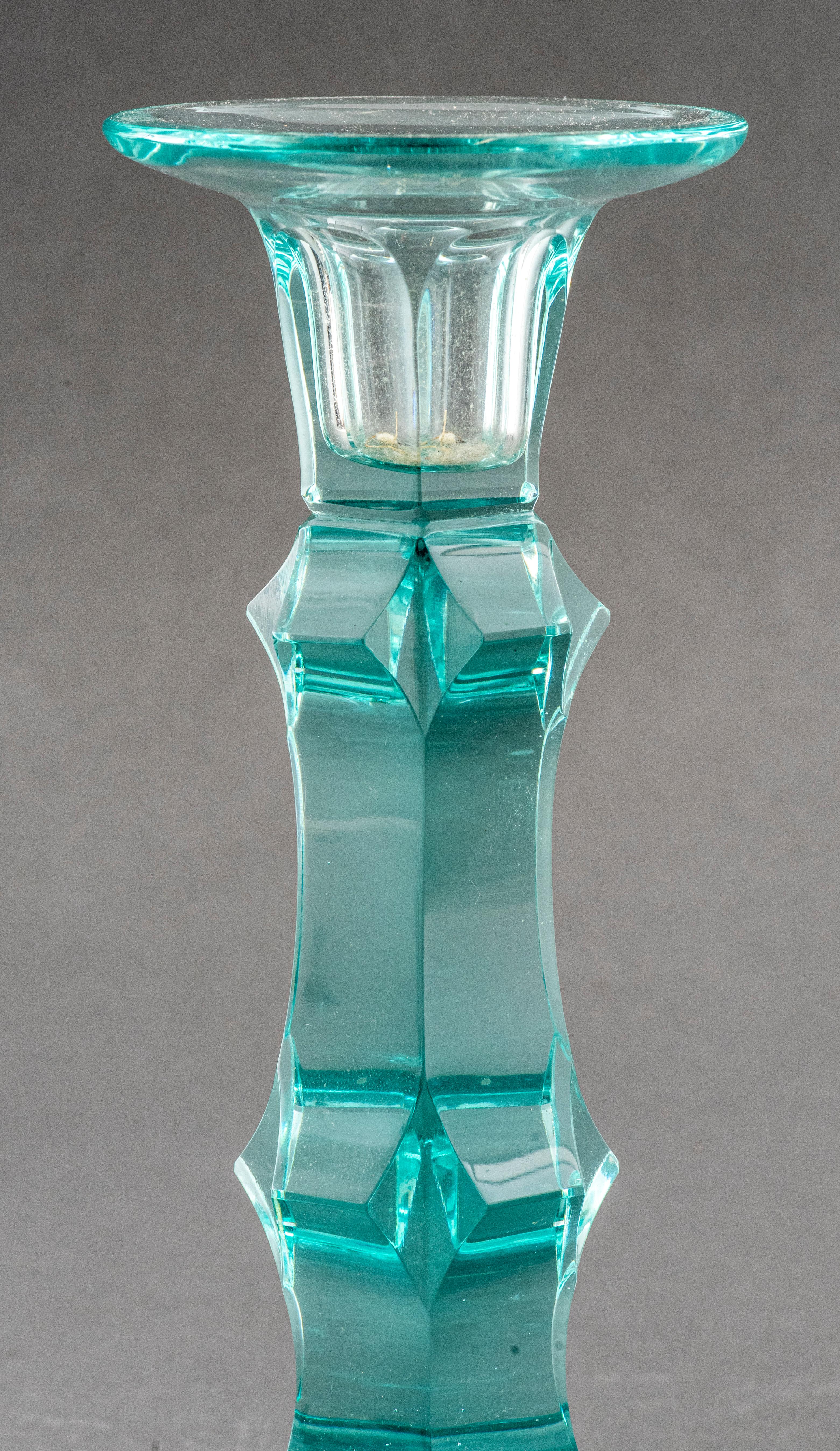 Paar Moser-Kerzenständer aus tschechischem Glas (20. Jahrhundert) im Angebot