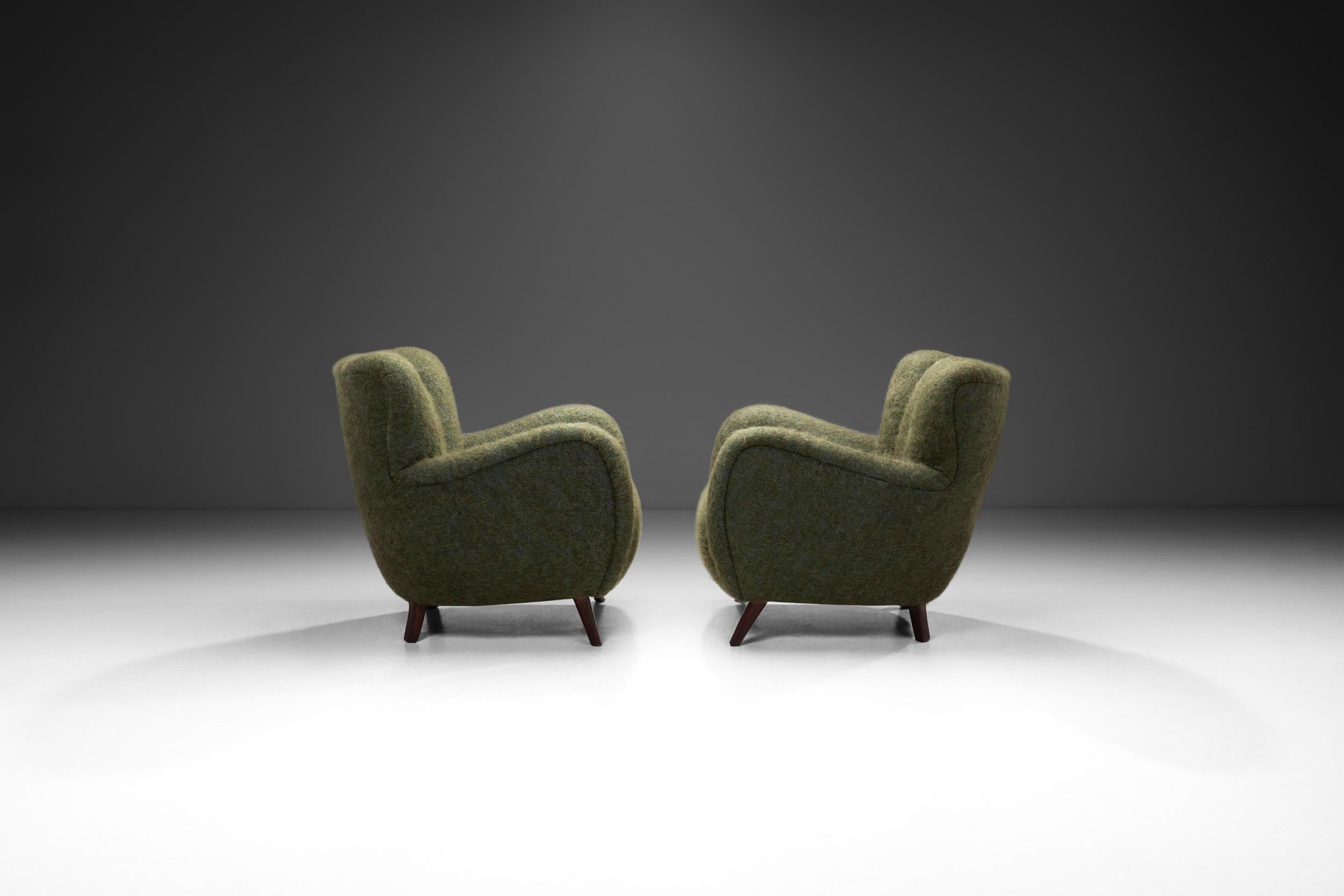 Pair of Moss Green Upholstered Armchairs, Europe 20th Century In Good Condition In Utrecht, NL