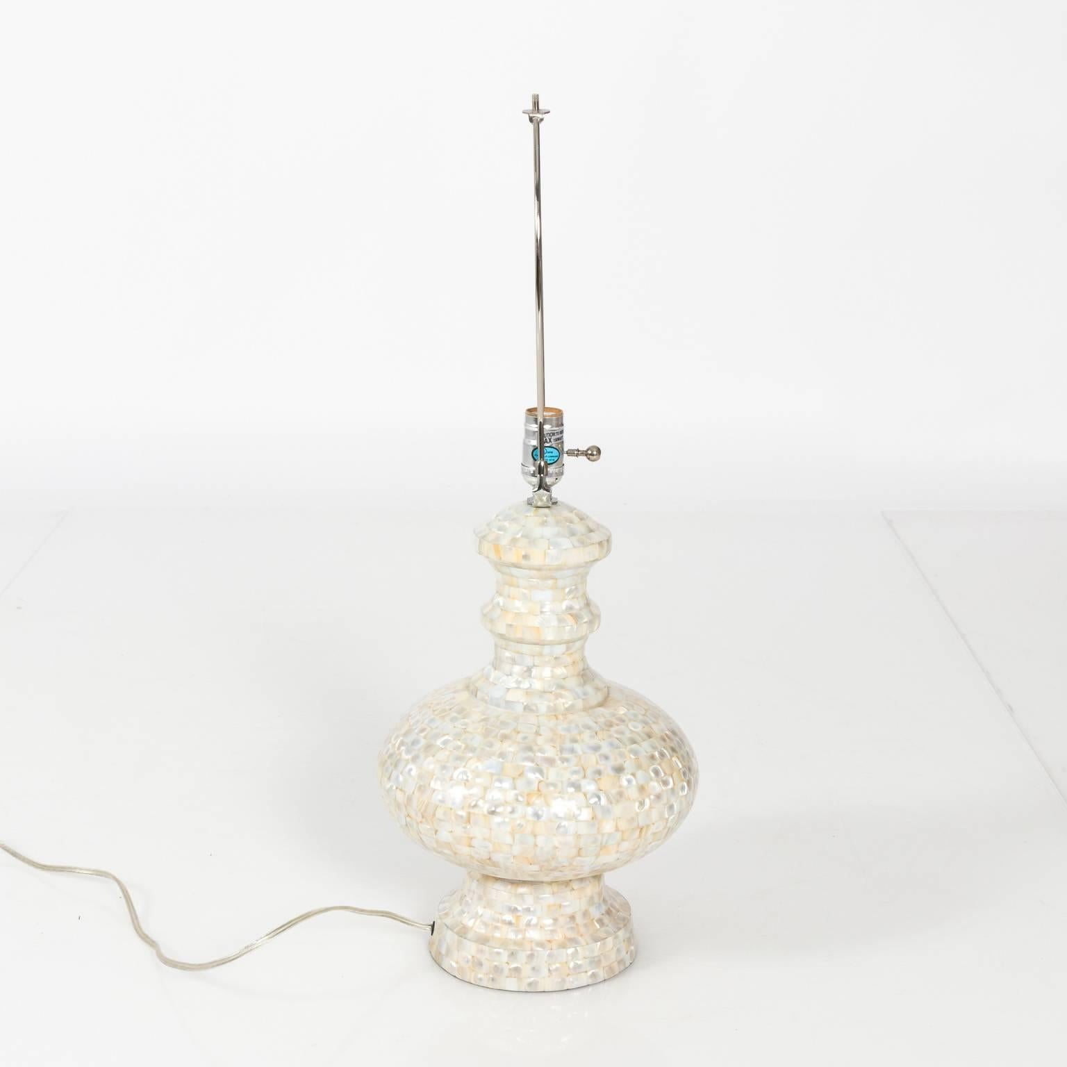 Pair of Mother-of-Pearl Lamps In Good Condition For Sale In Stamford, CT