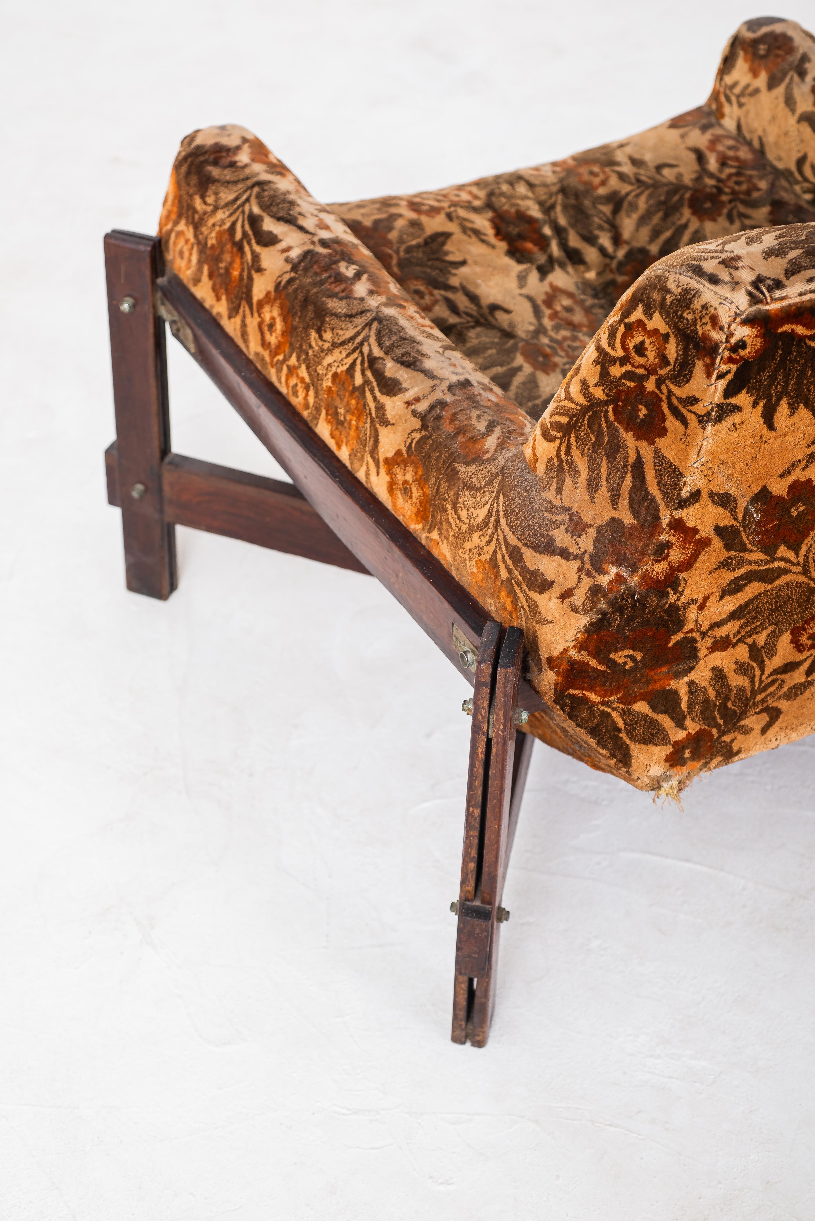 Brésilien Paire de fauteuils MP-29 en vente