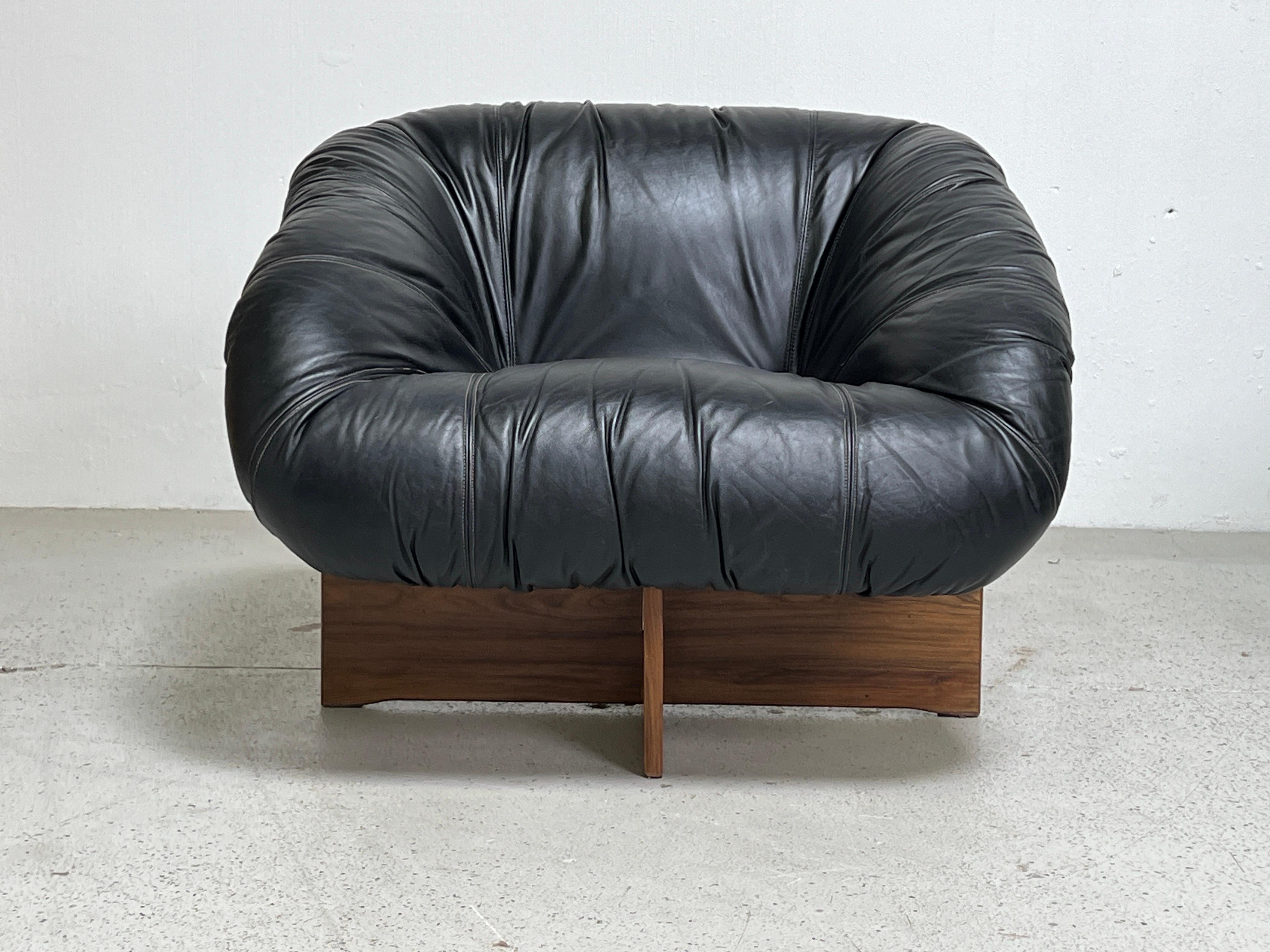 Pair of MP-61 Leather Lounge Chairs by Percival Lafer, 1973 6