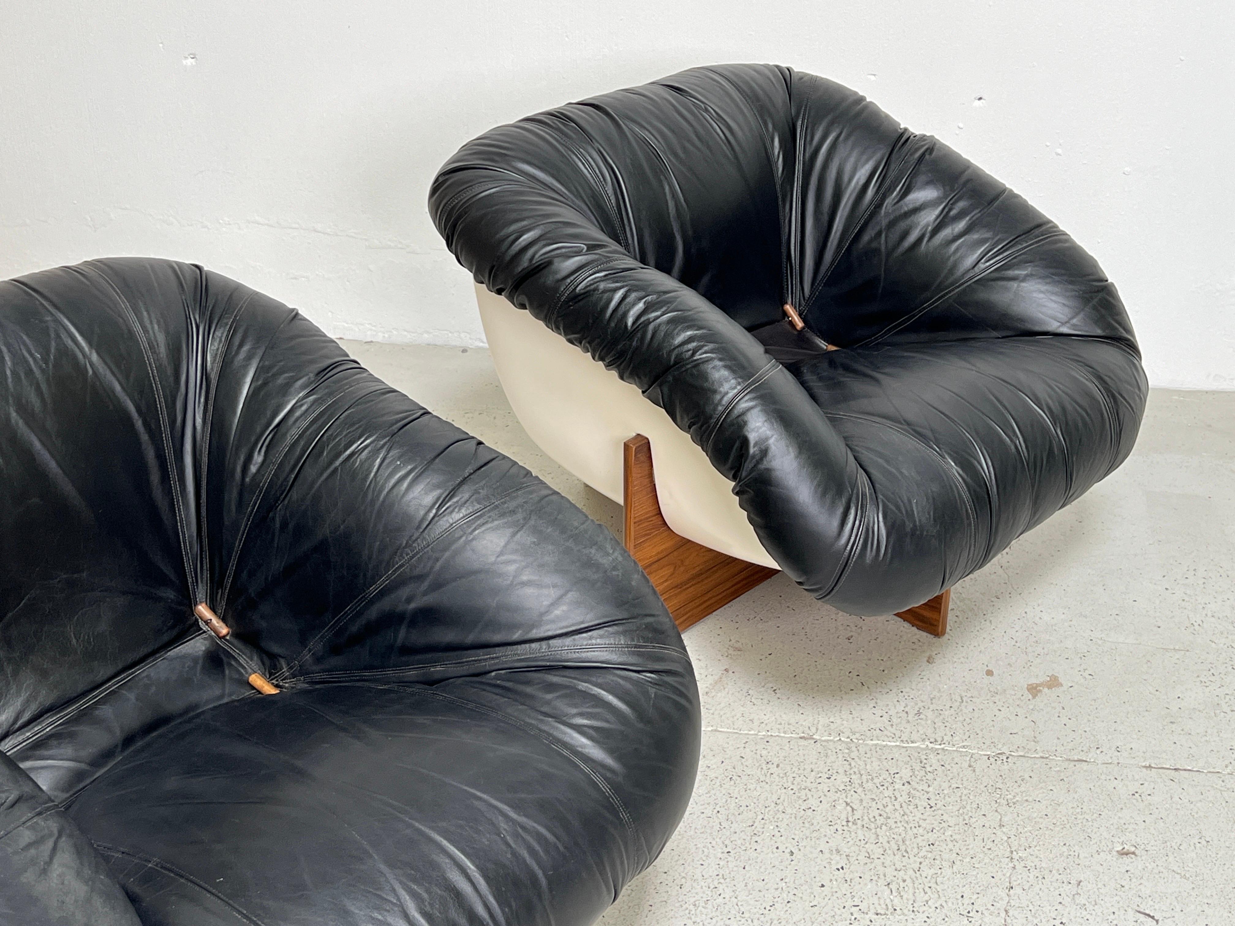 Pair of MP-61 Leather Lounge Chairs by Percival Lafer, 1973 7