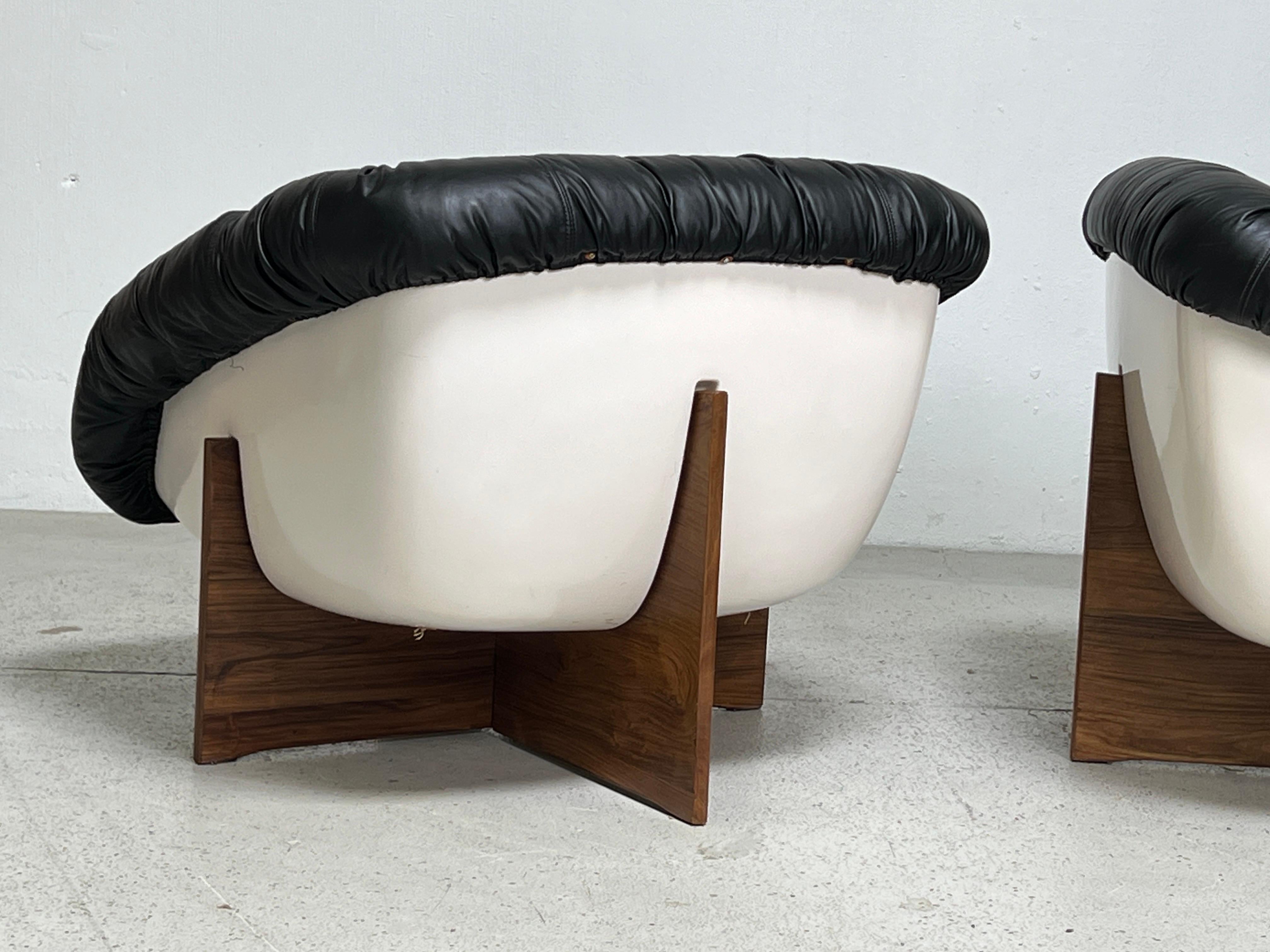 Pair of MP-61 Leather Lounge Chairs by Percival Lafer, 1973 4