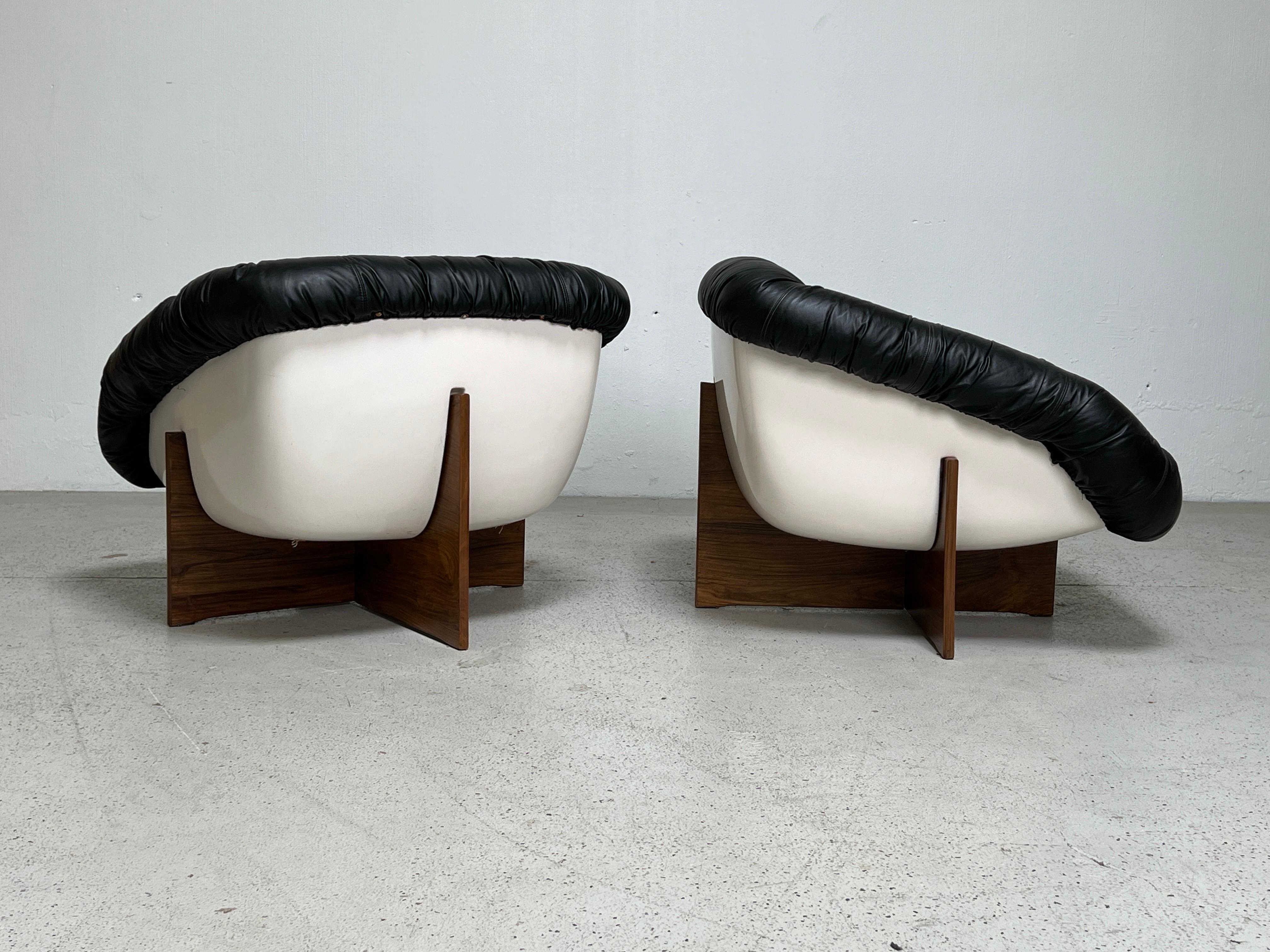 Pair of MP-61 Leather Lounge Chairs by Percival Lafer, 1973 5