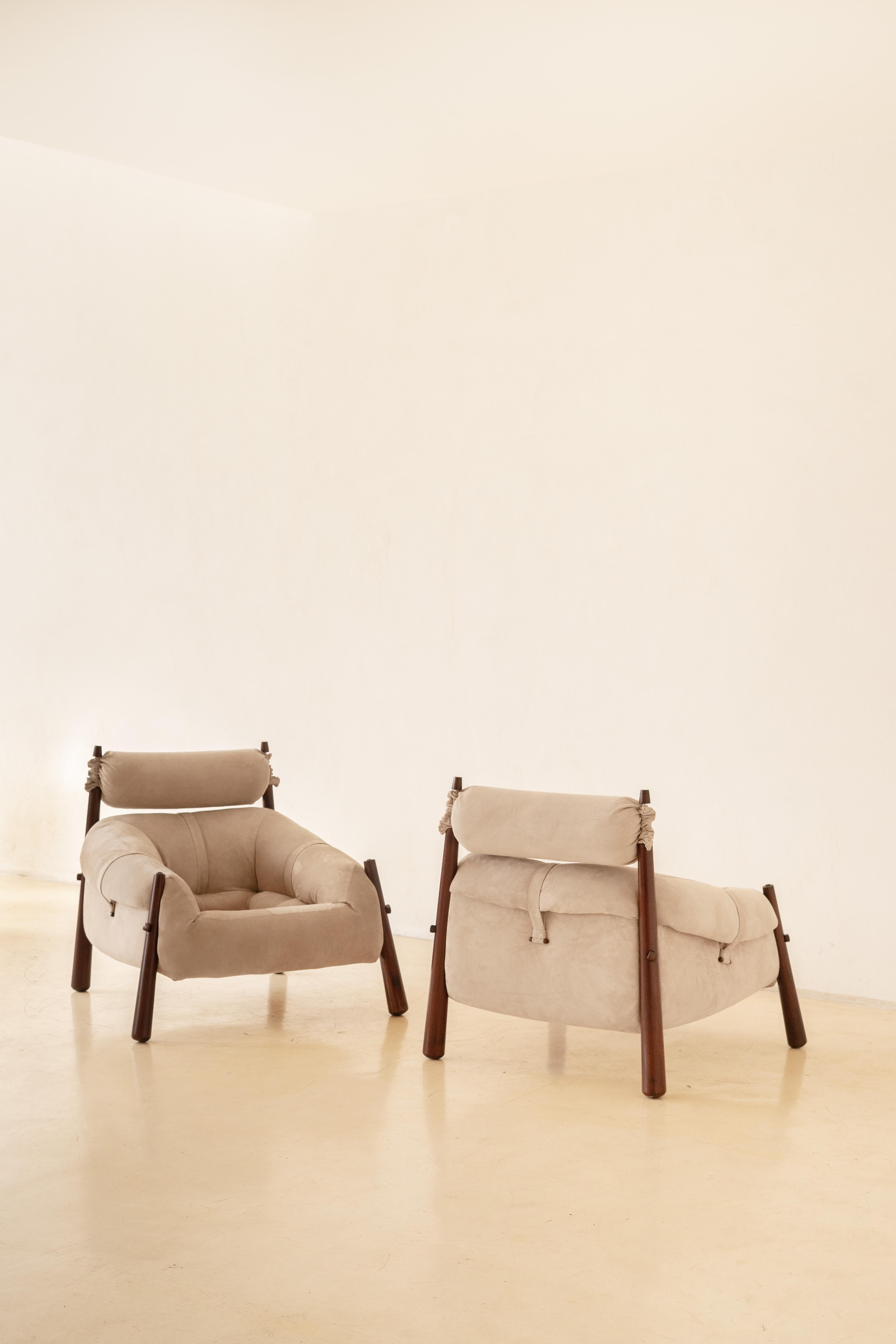 Pair of MP-81 Lounge Chairs by Percival Lafer, 1970, Brazilian Design In Good Condition In New York, NY
