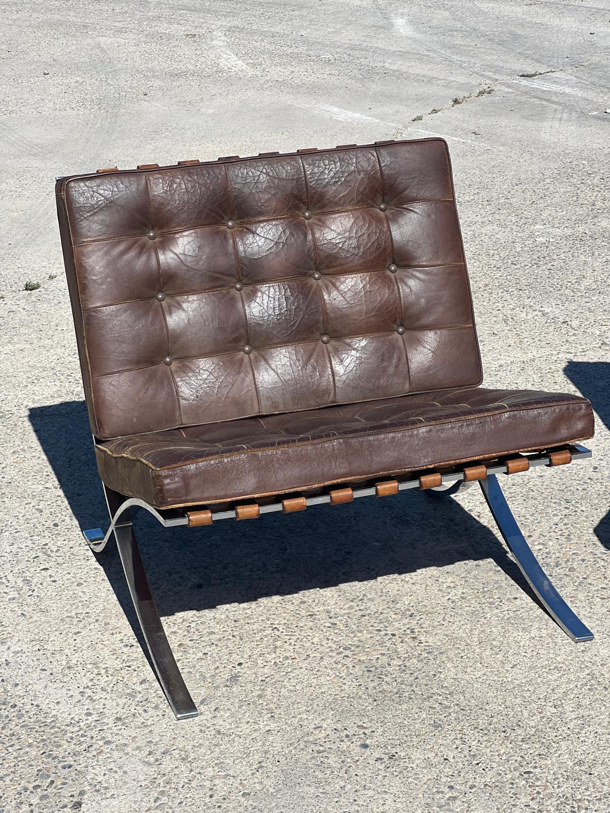 Pair of MR 90 Barcelona Armchairs by Ludwig Mies Van Der Rohe for Knoll Inc / Kn In Good Condition In Saint Rémy de Provence, FR