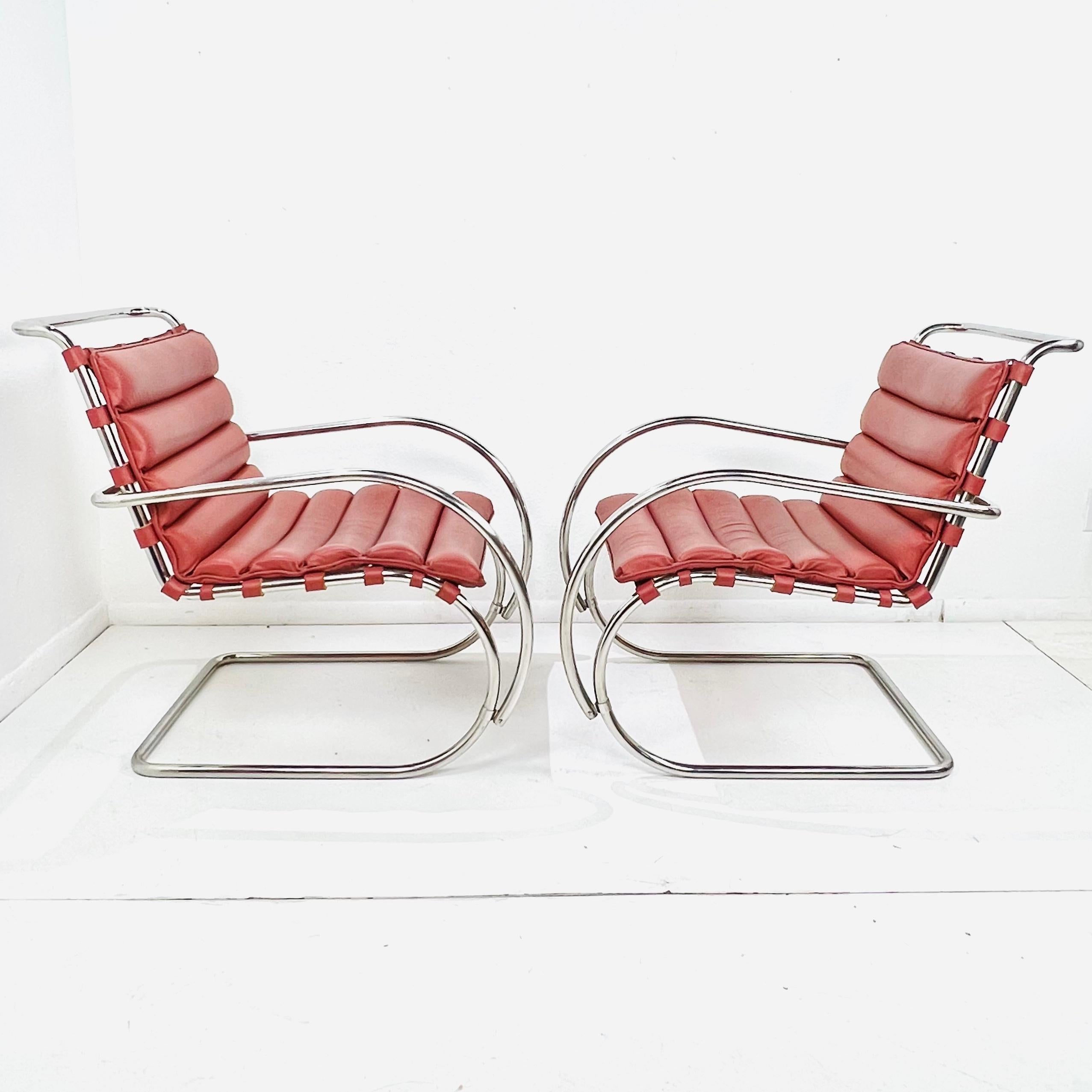 Nord-américain Paire de fauteuils de salon MR de Mies Van Der Rohe pour Knoll en vente