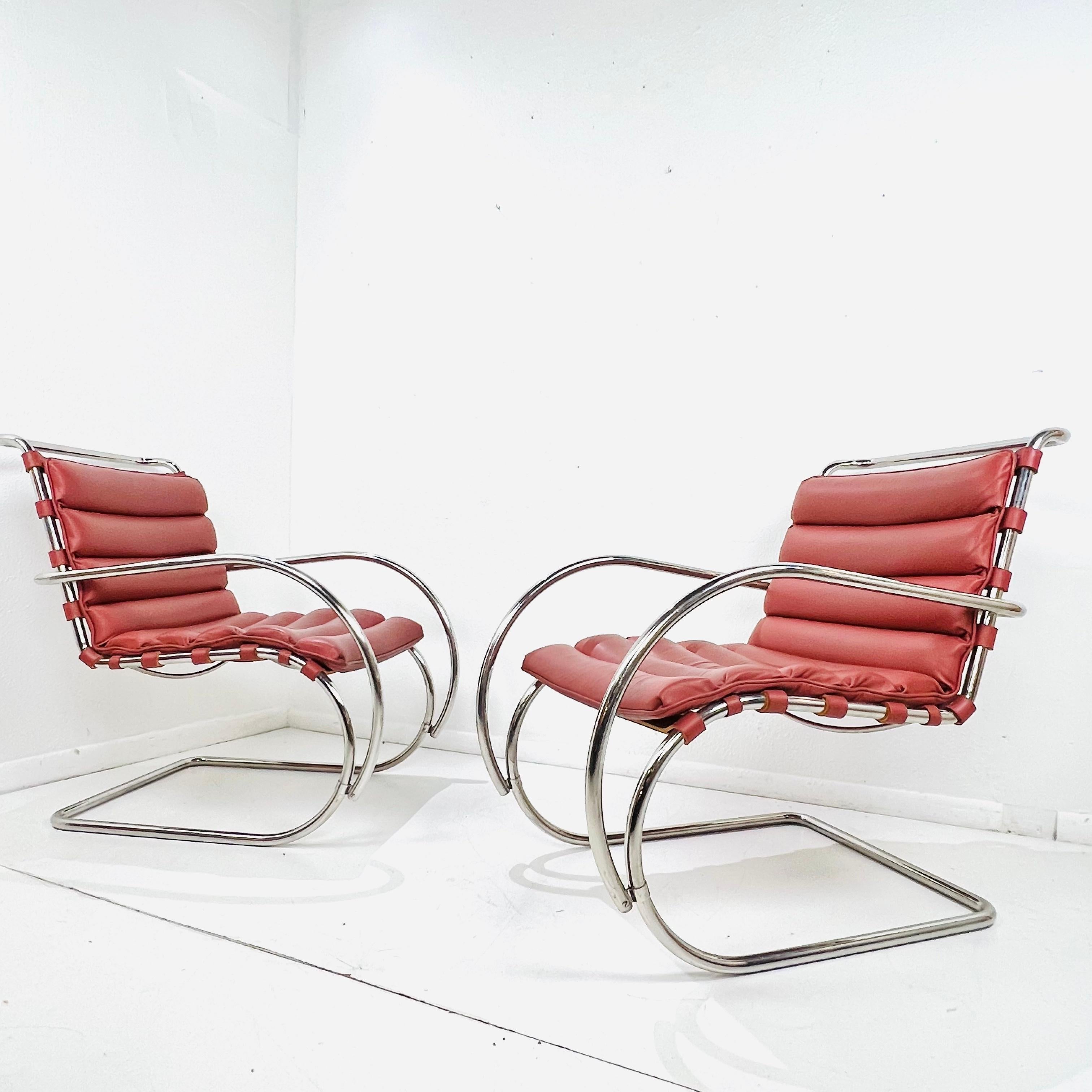 Acier Paire de fauteuils de salon MR de Mies Van Der Rohe pour Knoll en vente