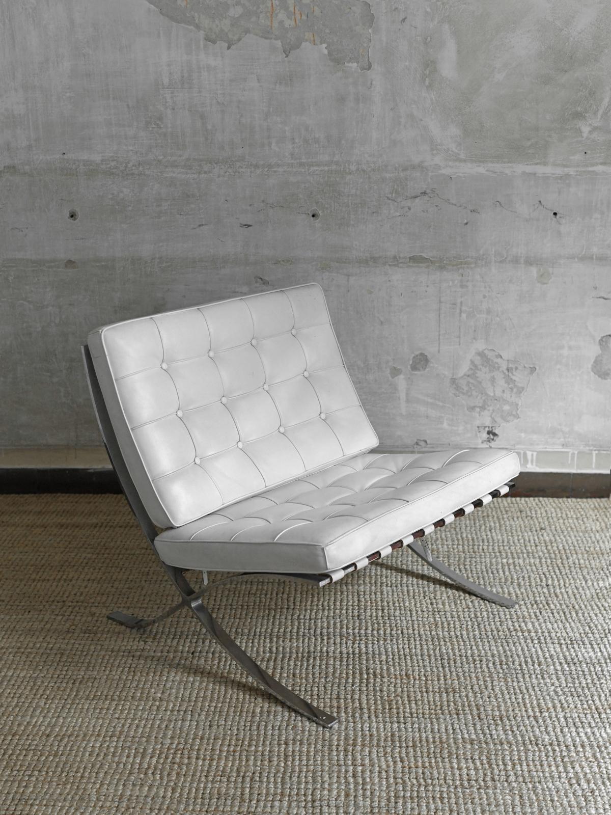 Fine XX secolo Coppia di sedie MR90 Barcelona di Mies Van Der Rohe per Alivar in vendita