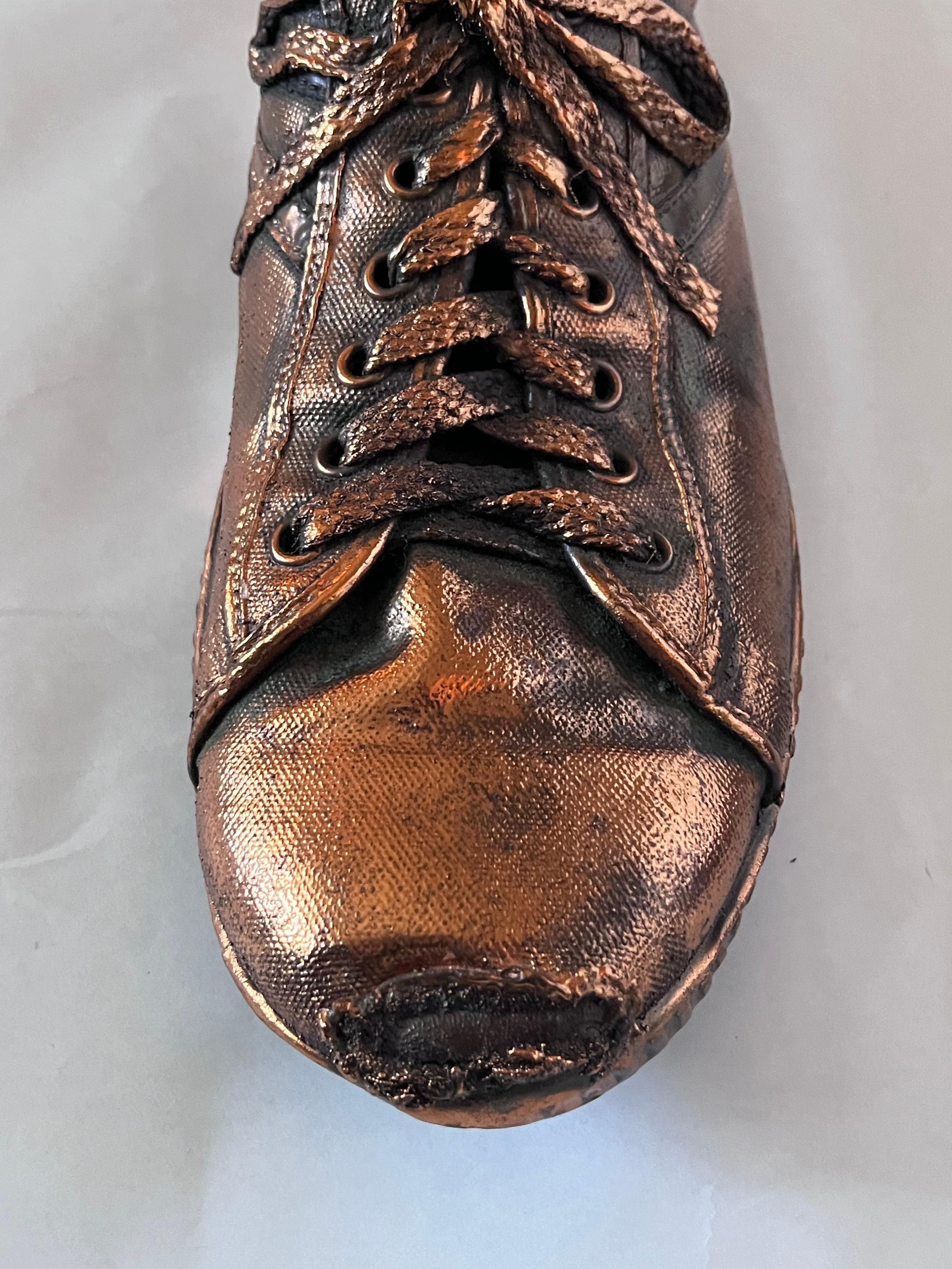Fine XX secolo Coppia di scarpe da ginnastica Tretorn Bronzed 1970's Uomo 11.5 Cool Home Sculpture in vendita