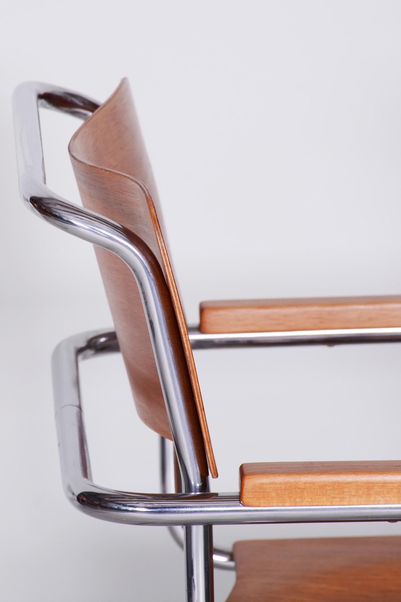 Paar Mucke Melder Bauhaus-Sessel, hergestellt in den 1930er Jahren in Tschechien, restauriert im Angebot 10