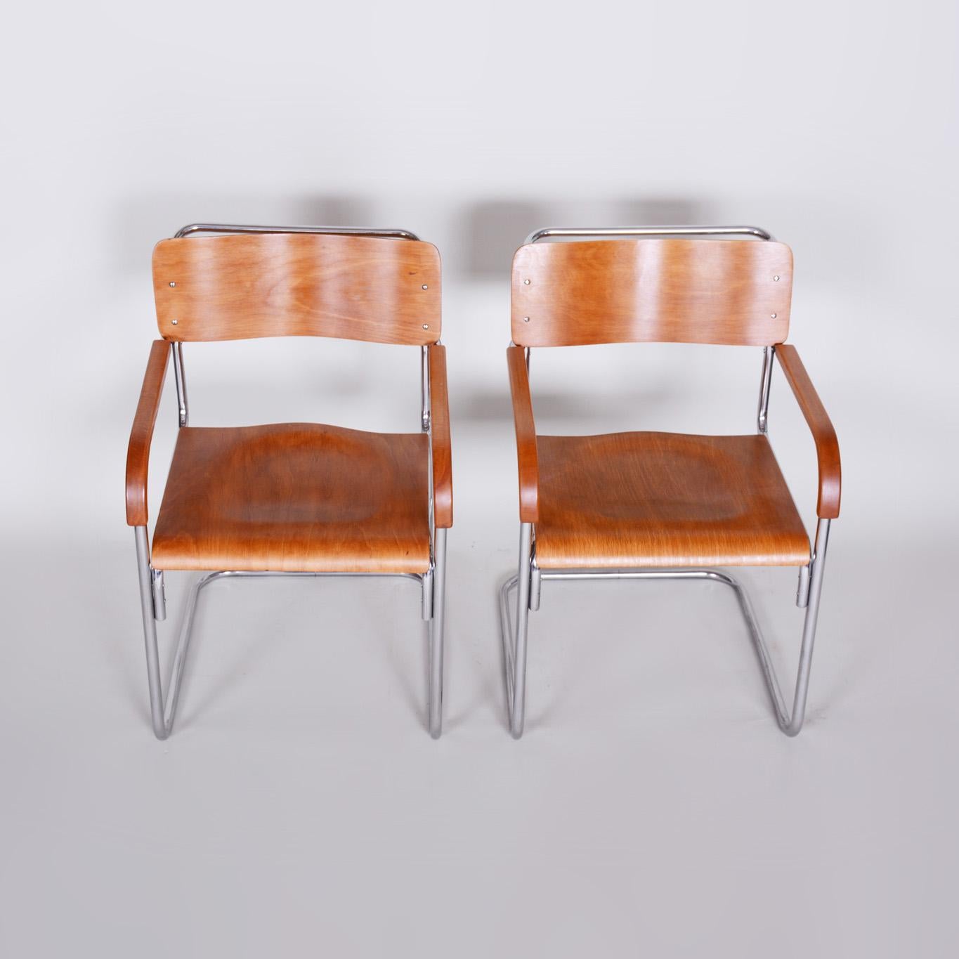 Pair of Mucke Melder Bauhaus Armchairs Made in 1930s Czechia, Restored In Good Condition For Sale In Horomerice, CZ