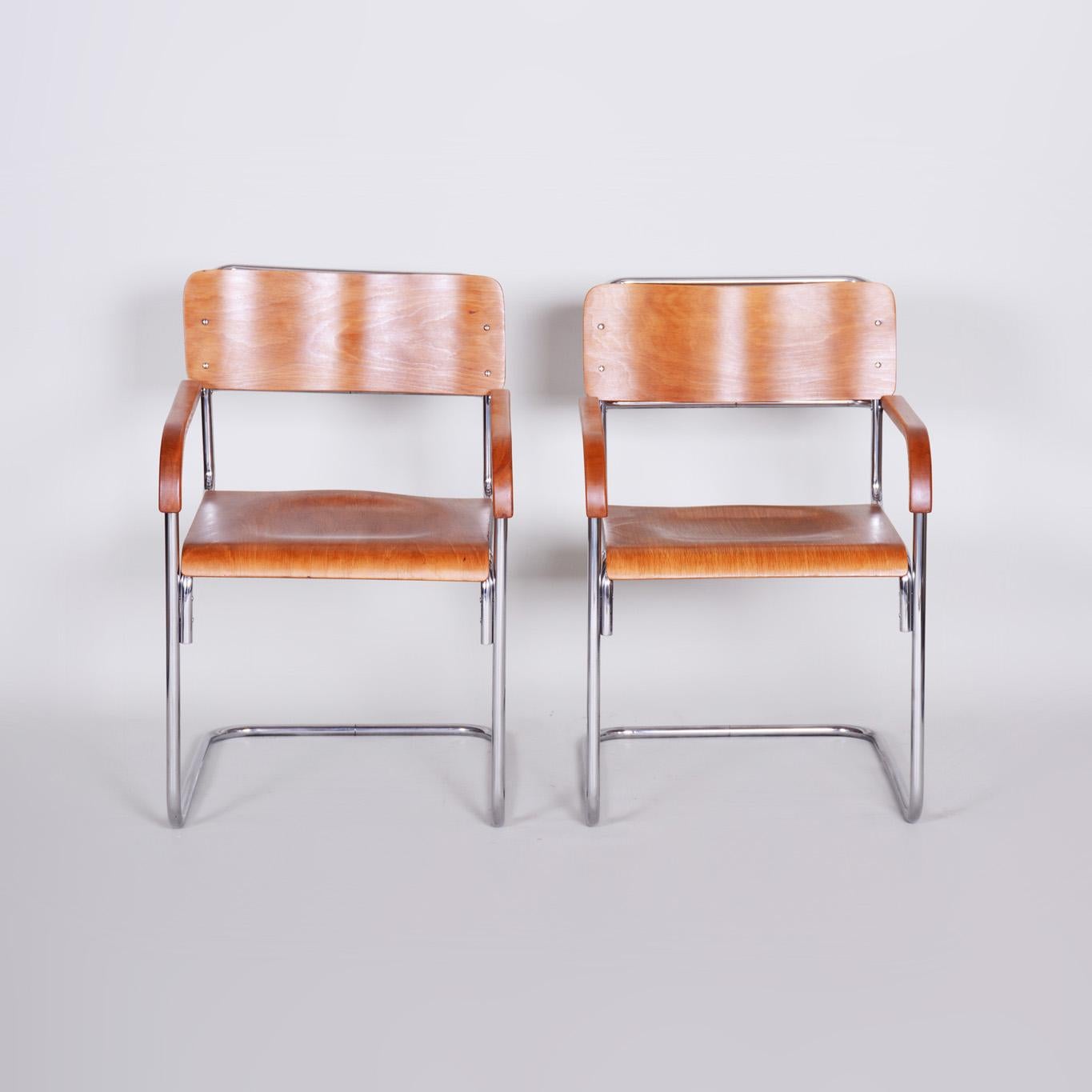 Mid-20th Century Pair of Mucke Melder Bauhaus Armchairs Made in 1930s Czechia, Restored For Sale