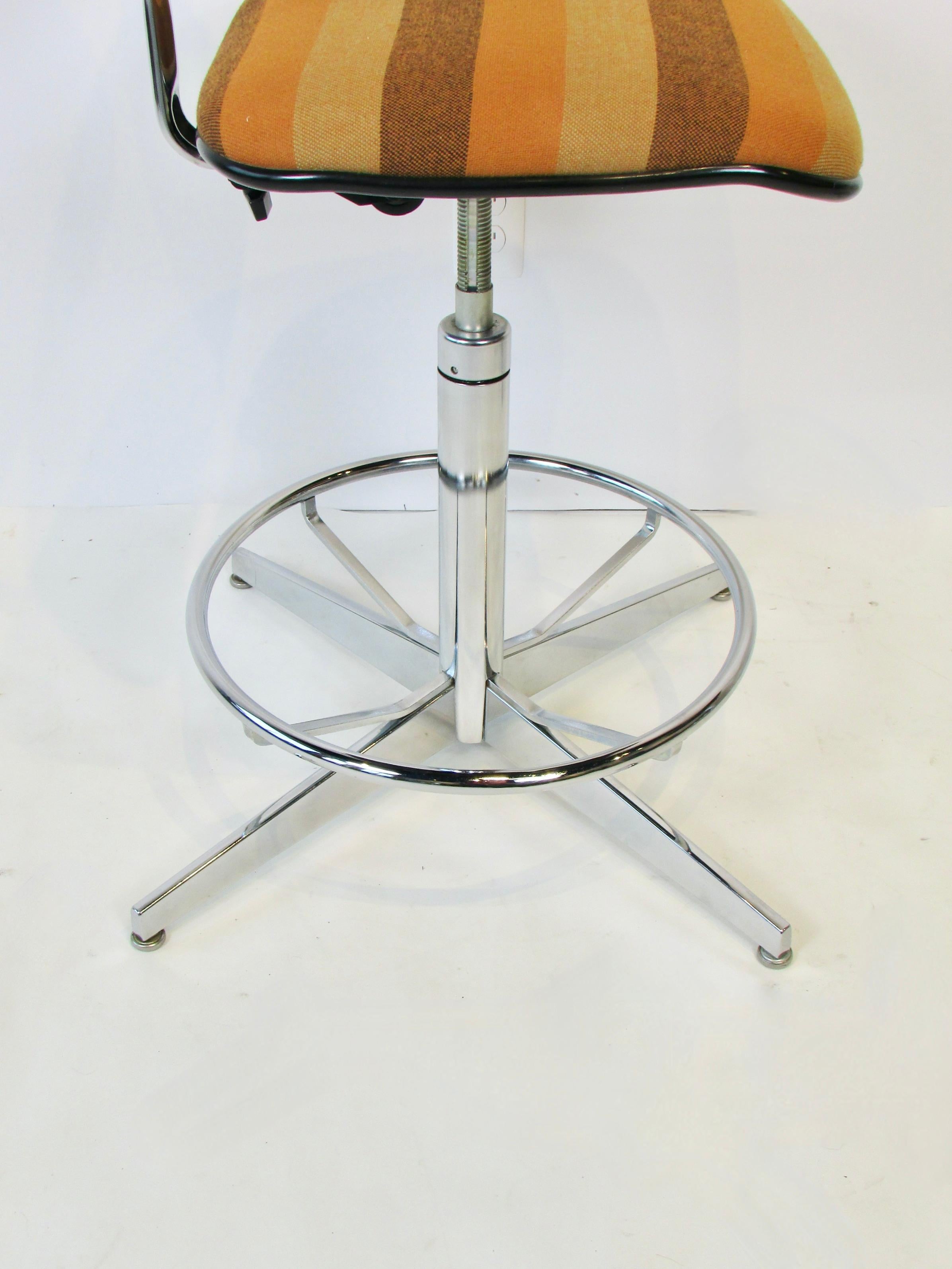 Pair of Multi Adjustable Steelcase Swivel Bar Stools in Girard Style Fabric For Sale 4