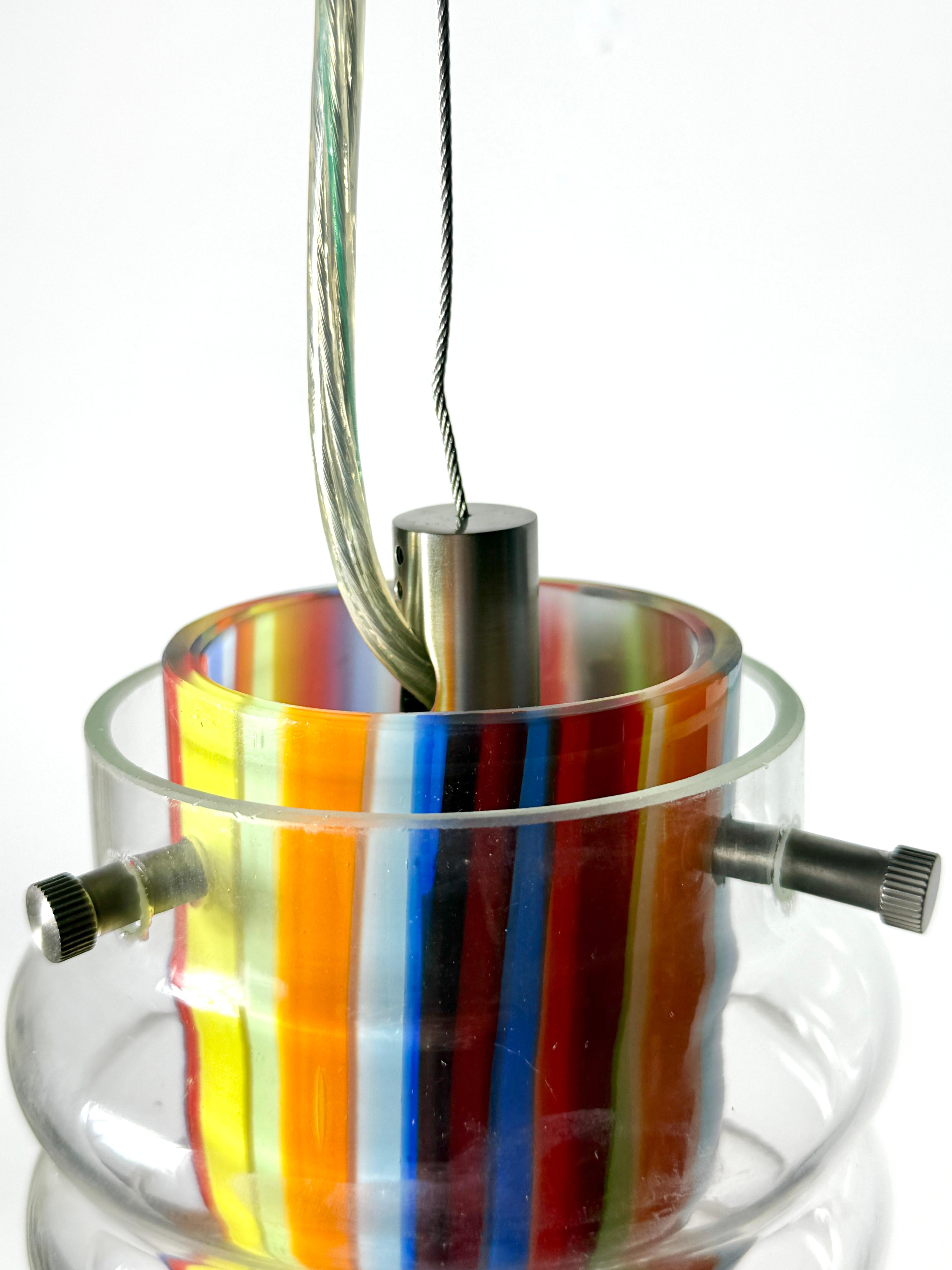 Paire de lampes suspendues cylindriques en verre strié multicolore par Kovacs en vente 2