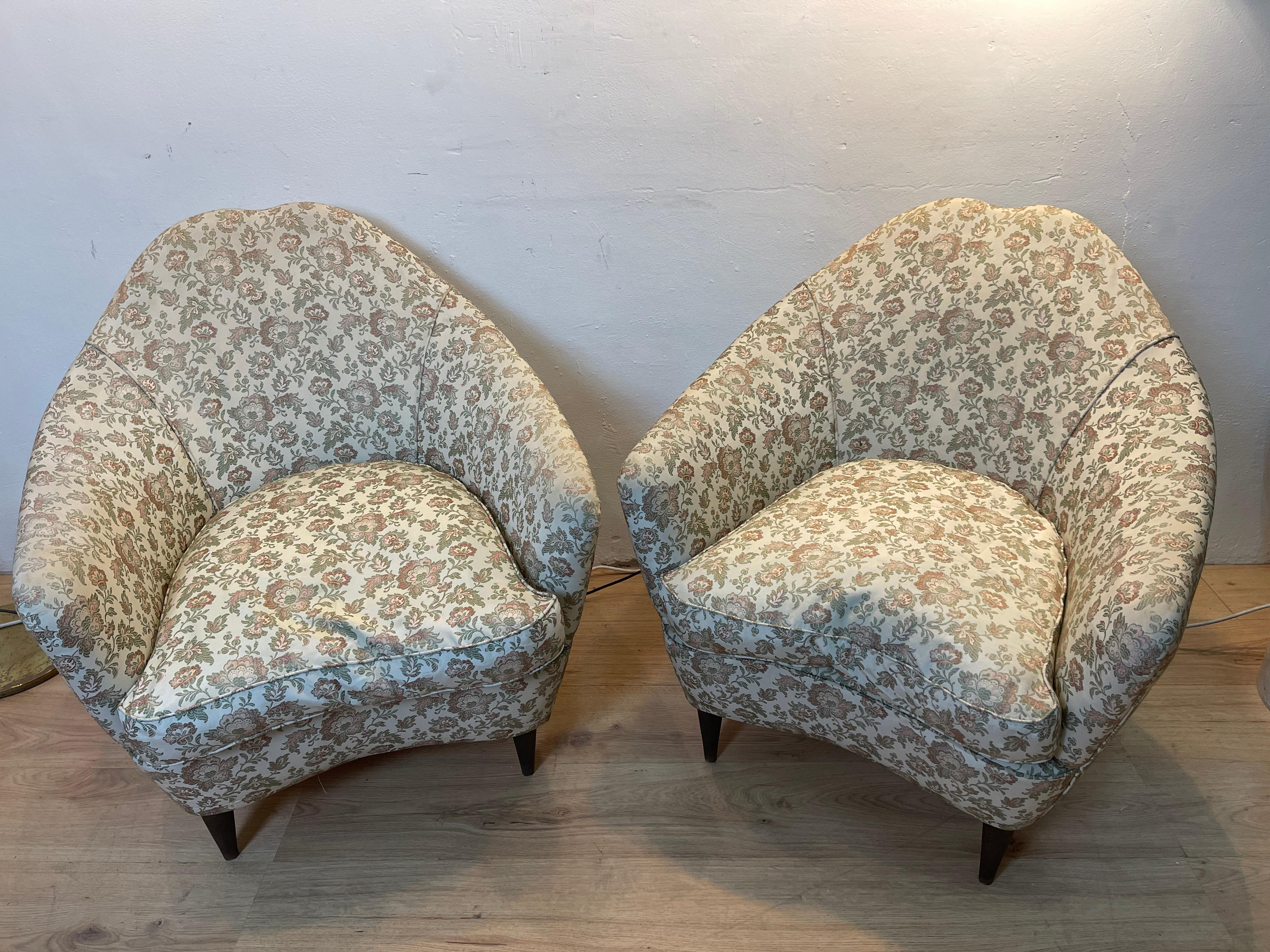 Pair of Munari Armchairs For Sale 1