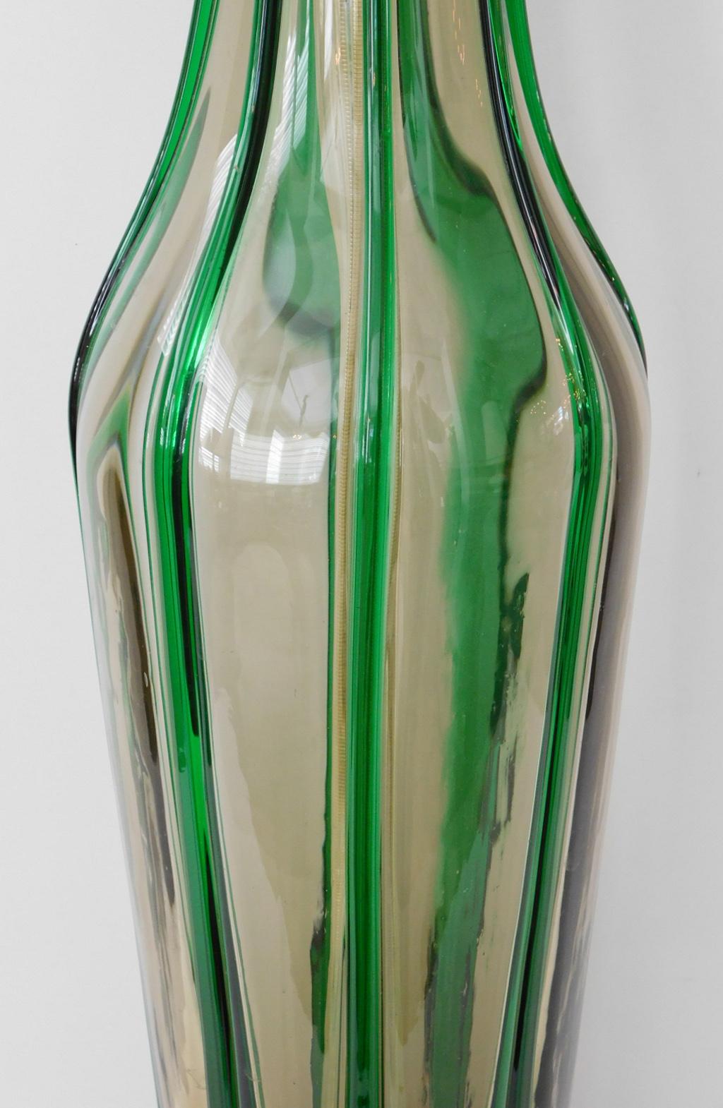 Fait main Paire de lampes d'art en verre de Murano des années 1960 avec décoration verte appliquée