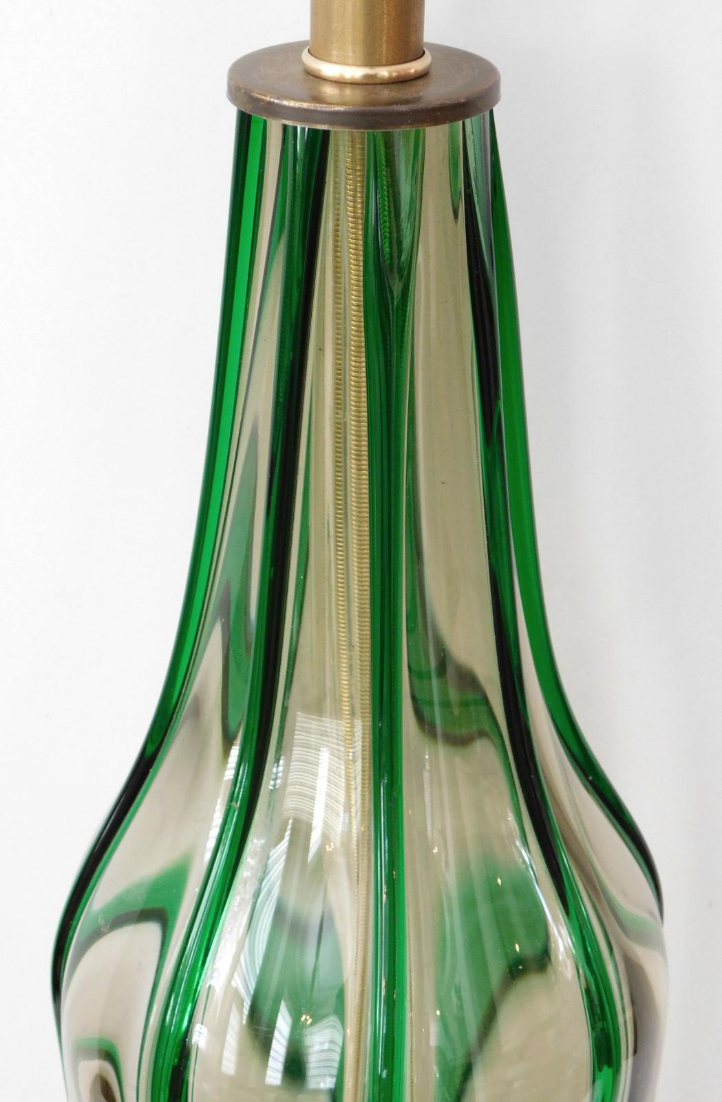 Paire de lampes d'art en verre de Murano des années 1960 avec décoration verte appliquée Bon état à San Francisco, CA