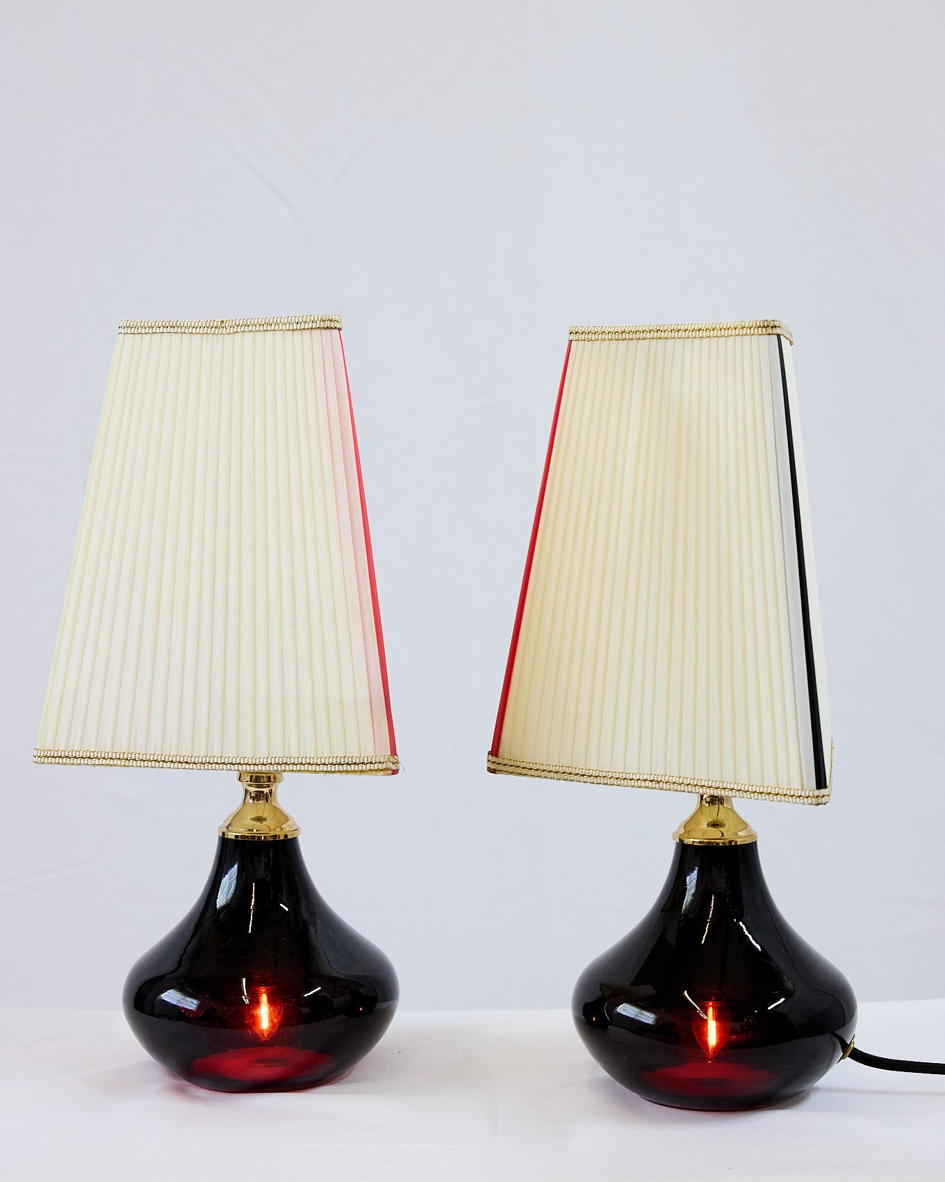 Hollywood Regency Paire de lampes en verre d'améthyste de Murano avec abat-jour sur mesure, Italie en vente