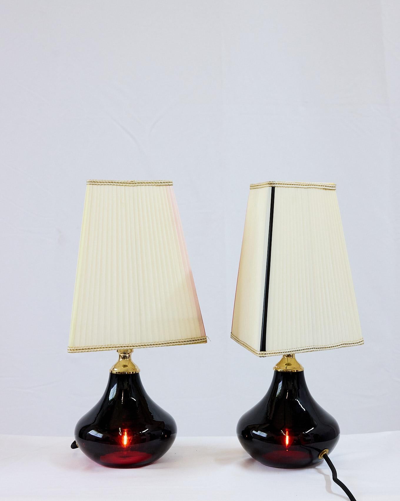 Fait main Paire de lampes en verre d'améthyste de Murano avec abat-jour sur mesure, Italie en vente