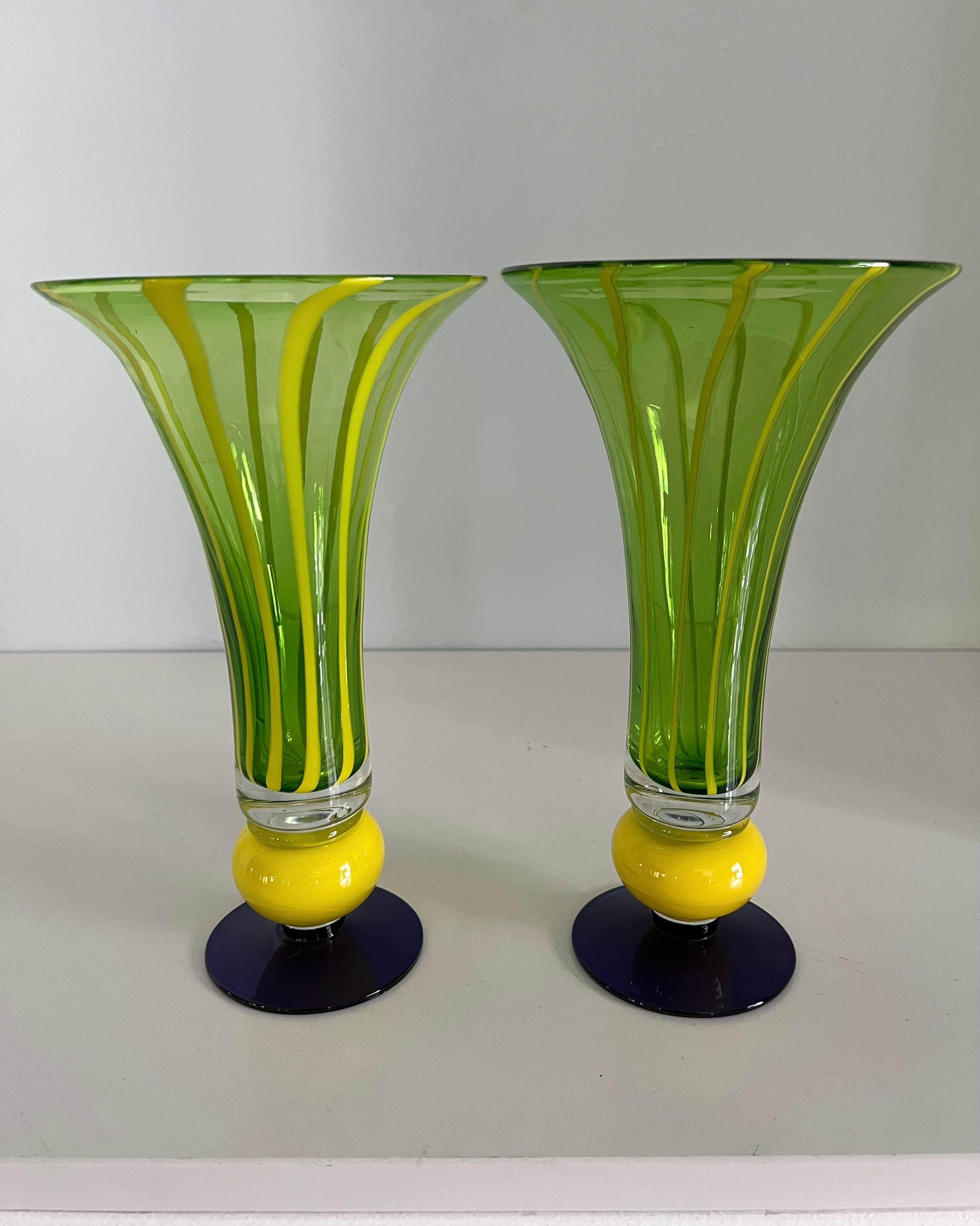italien Paire de vases trompettes en verre d'art de Murano en vente