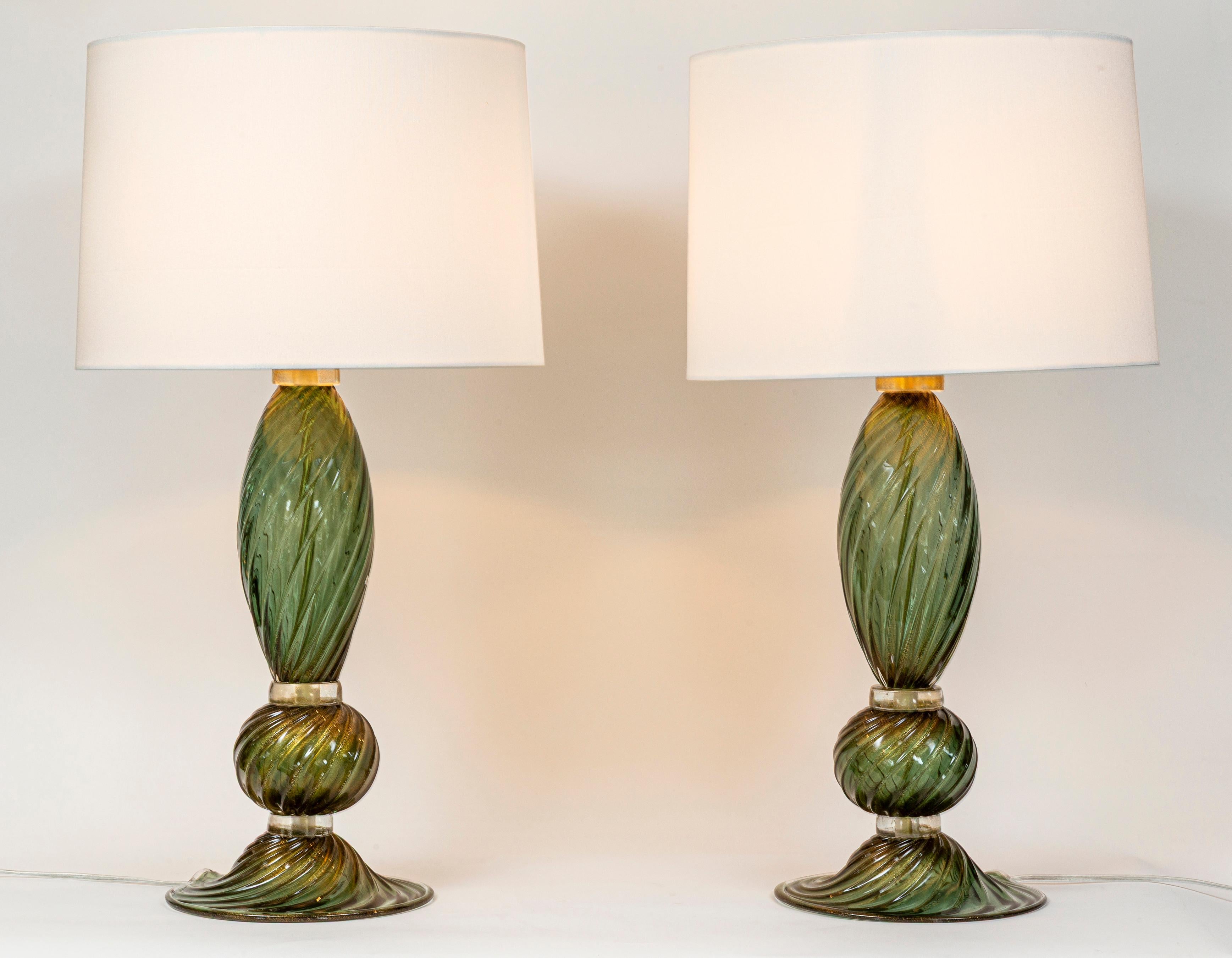 Pareja De Lámparas De Murano Sopladas En Remolino Verde Y Dorado, Contemporáneas Art Decó en venta