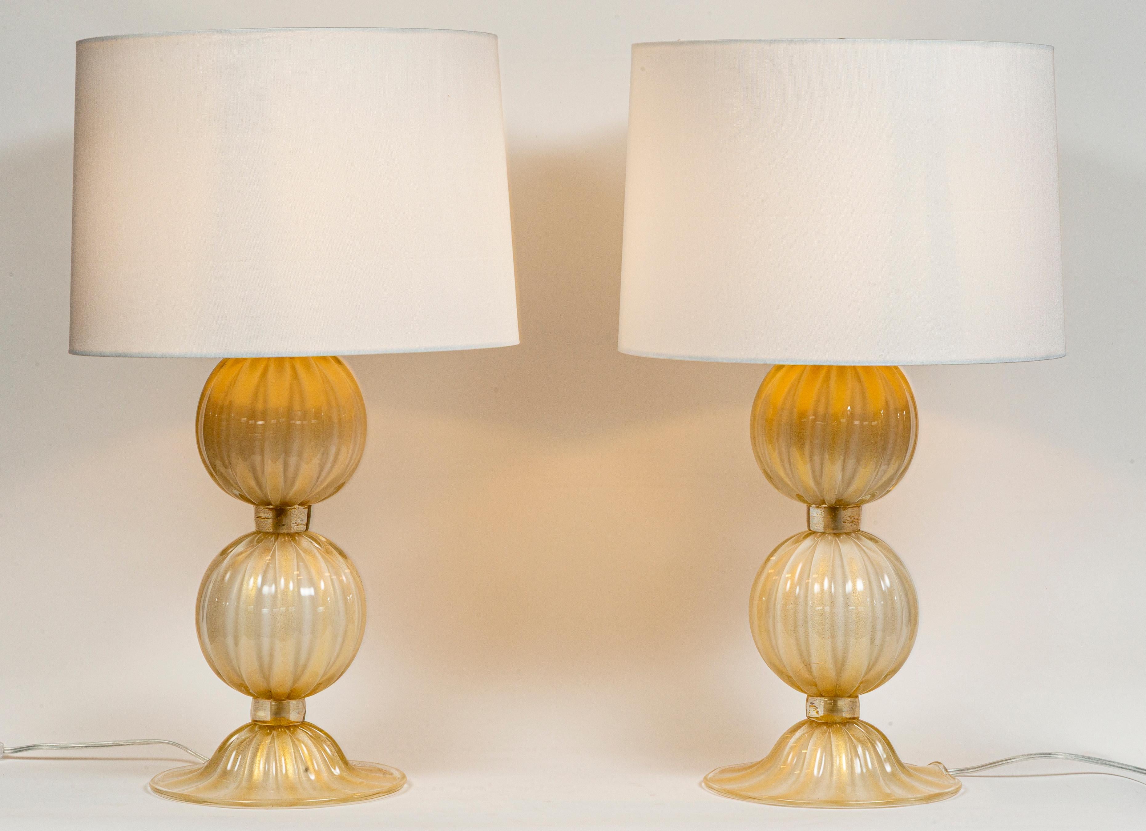 Pair of Murano Blown White Gold Reeded ‘Balonton’ Lamps In Good Condition For Sale In Westport, CT