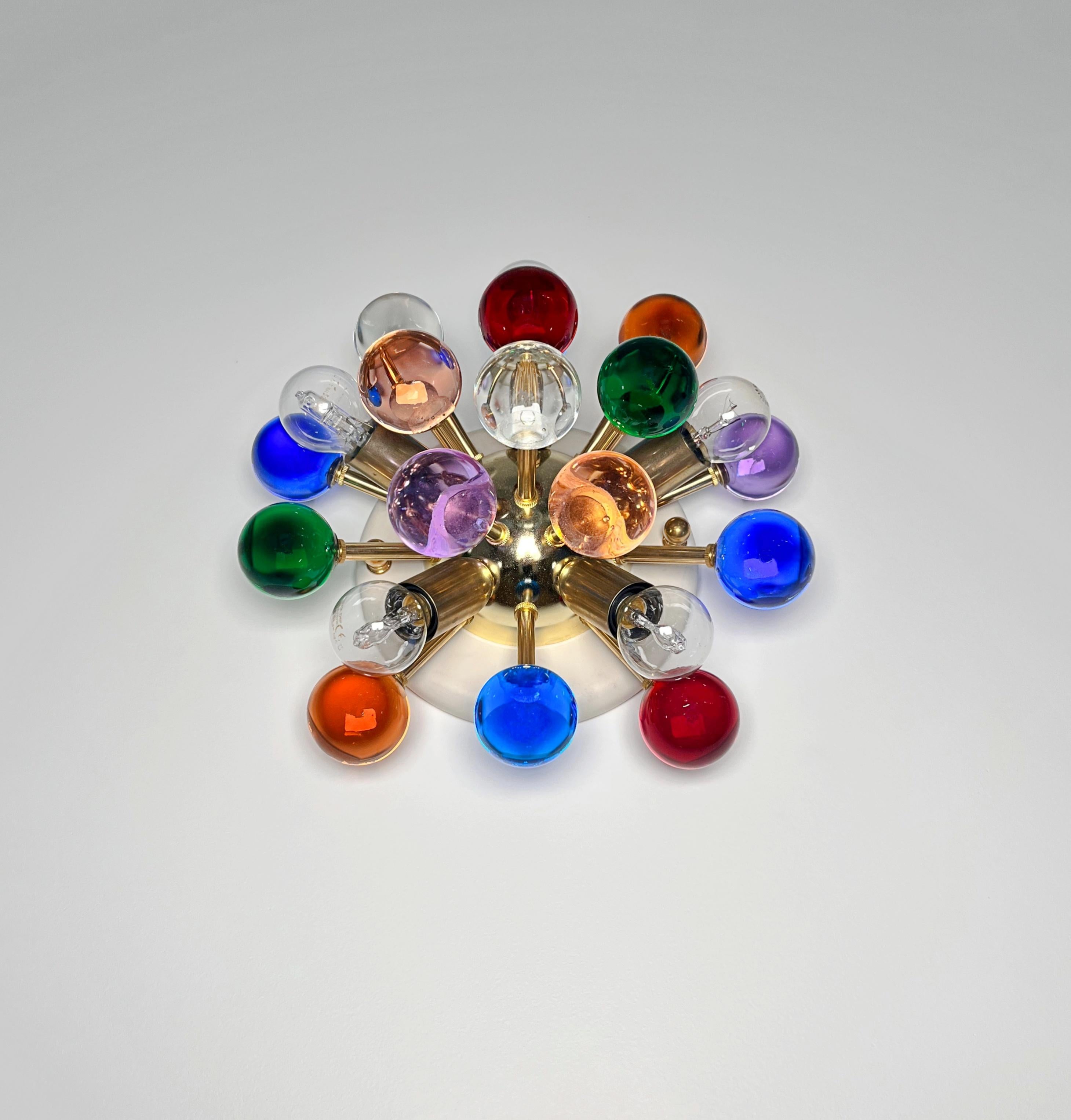 20th Century Paire d'appliques / plafonniers spoutniks en laiton de Murano -verres multicolores en vente