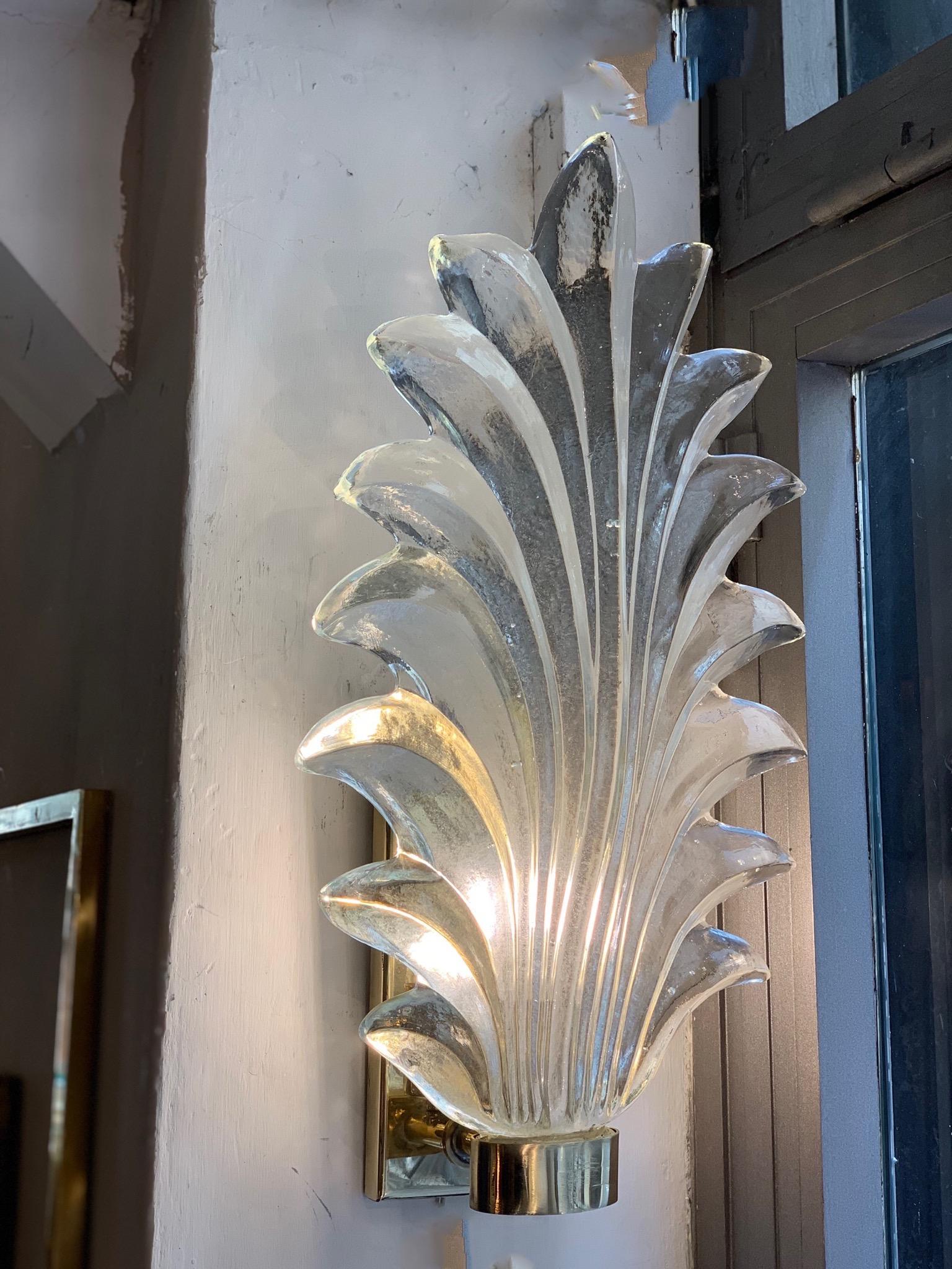 Pair of Murano Clear Glass Leaf Sconces Brass Structure, 1940s In Excellent Condition In Florence, IT