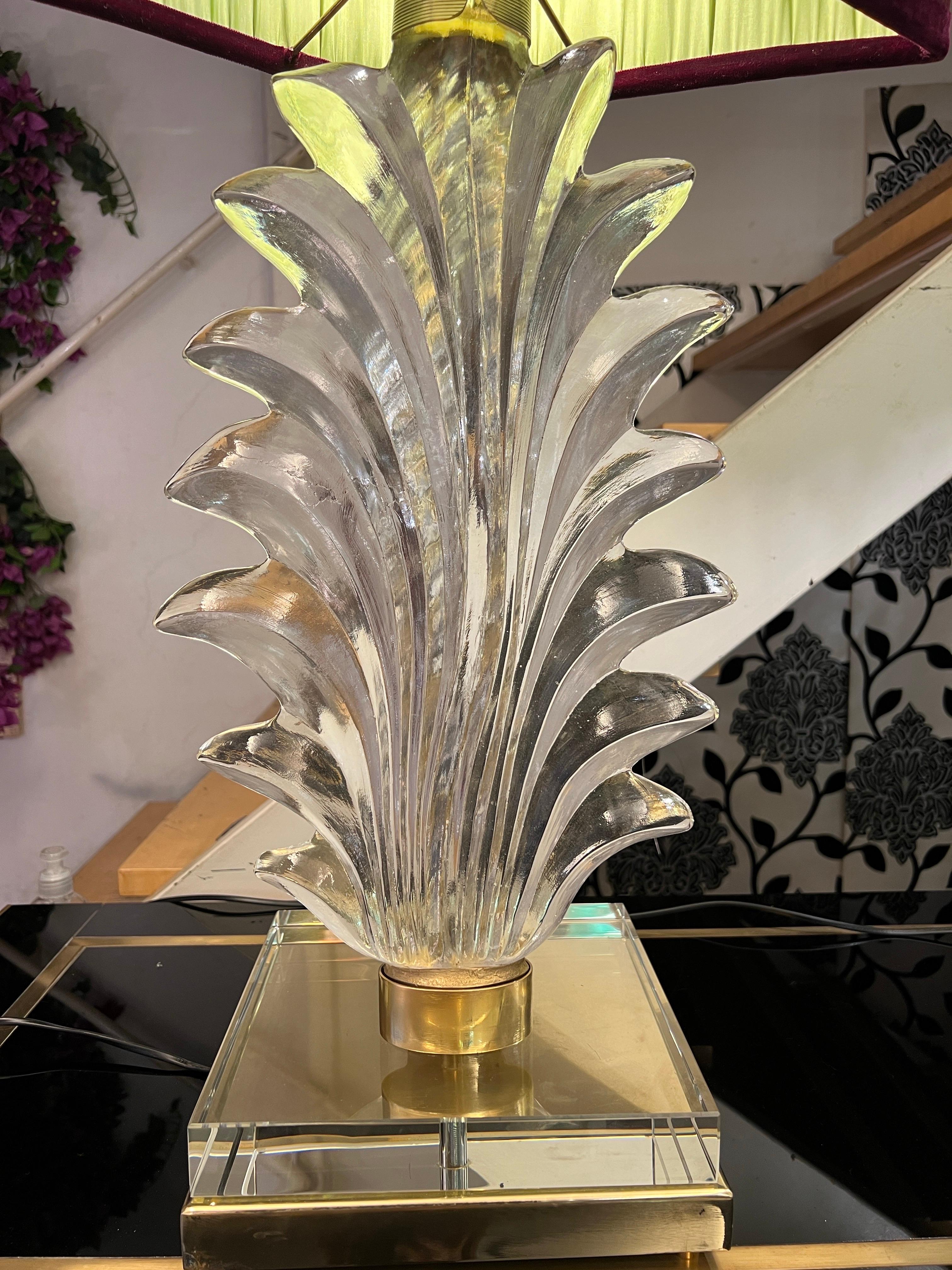 Coppia di lampade da tavolo a foglia in vetro trasparente di Murano con paralume a doppio colore anni '80 in vendita 10