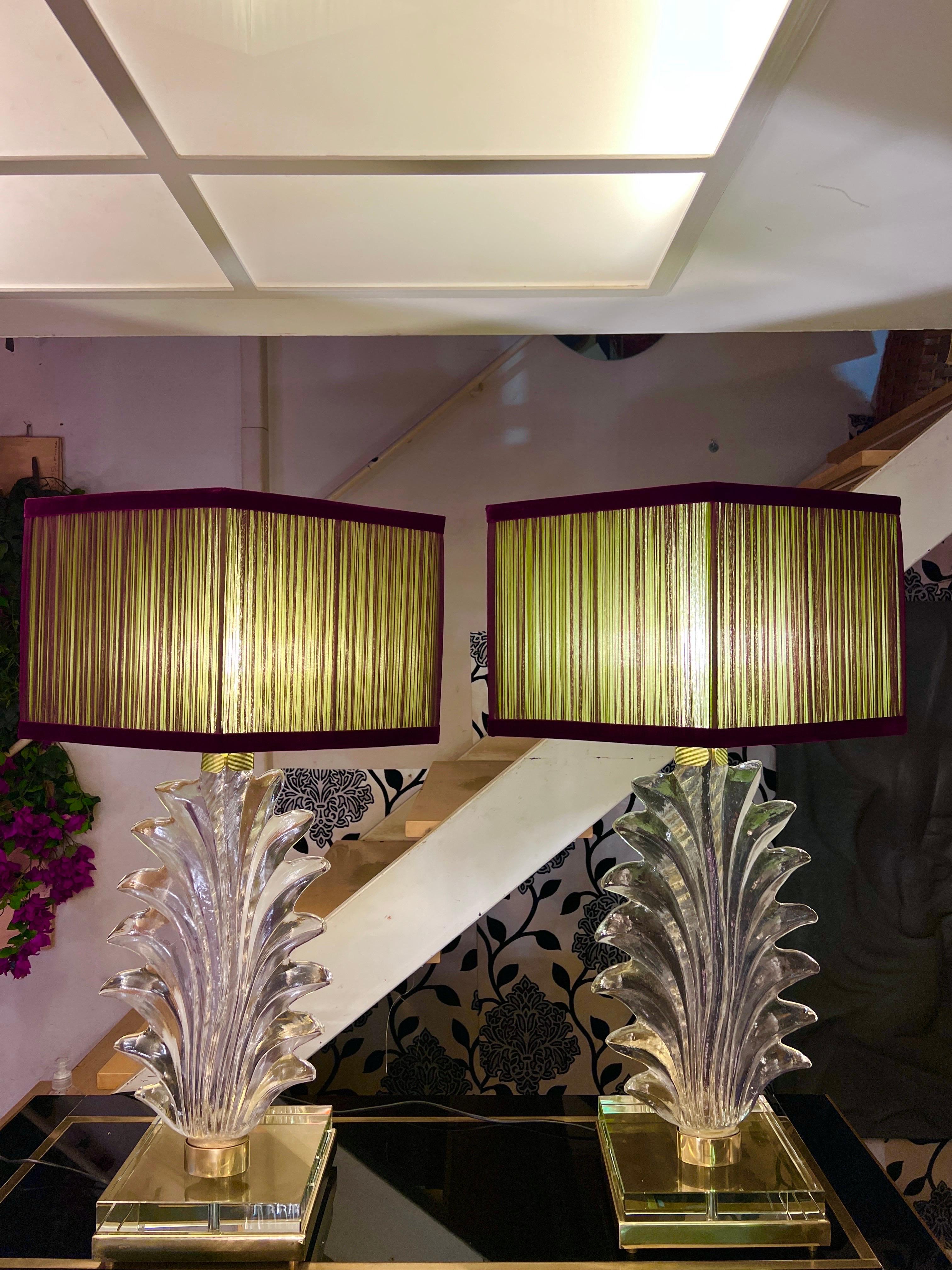 Coppia di lampade da tavolo a foglia in vetro trasparente di Murano con paralume a doppio colore anni '80 in vendita 11