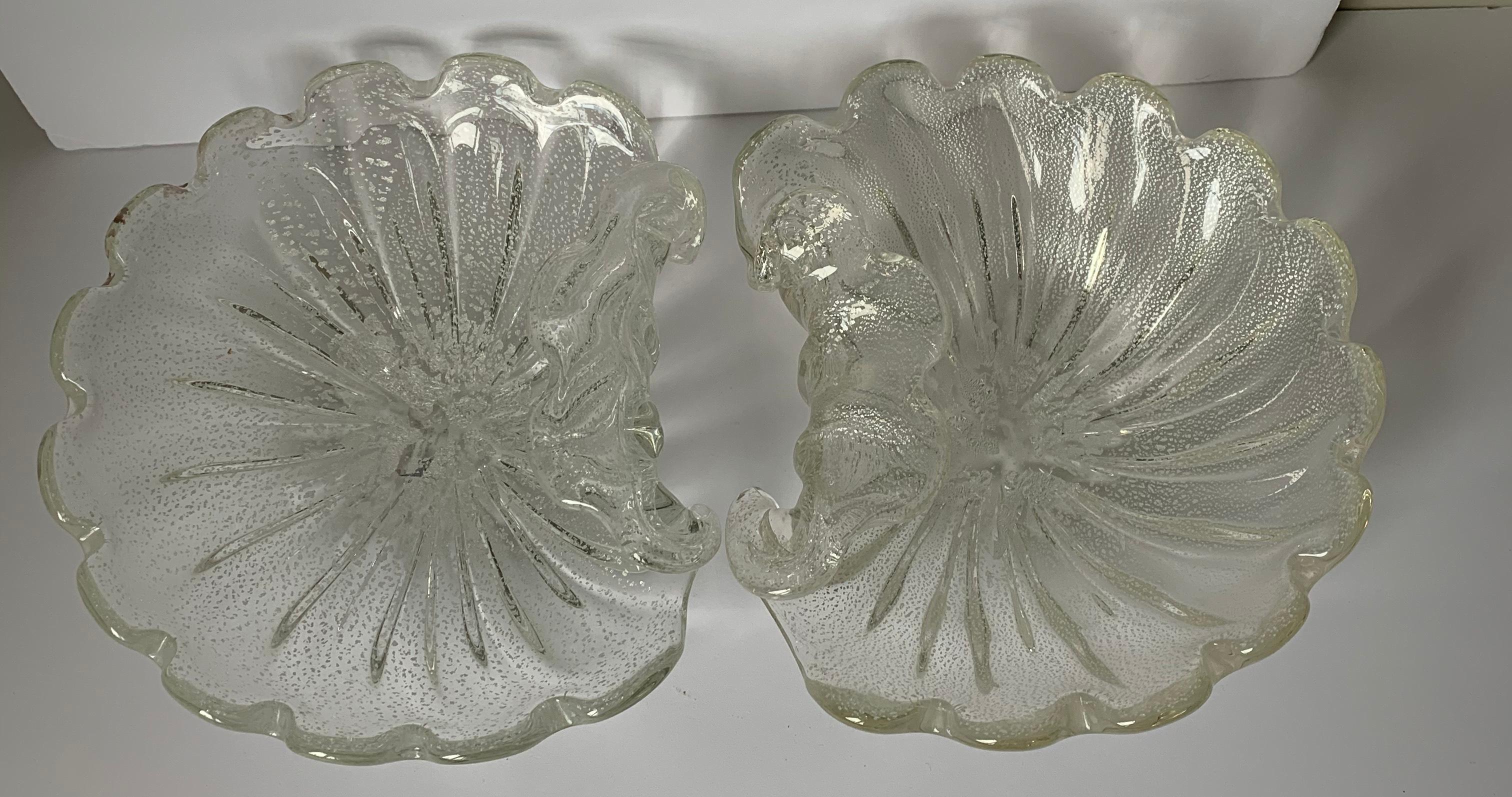 Pair of Murano Blown Glass Shell Bowls or Ashtrays In Good Condition For Sale In Stamford, CT