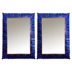 Paire de miroirs de Murano en verre bleu cobalt avec garnitures en métal nickelé, en stock